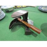 Metal cobbler's last, hammer, nails & blakeys. Estimate £20-30.
