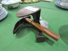 Metal cobbler's last, hammer, nails & blakeys. Estimate £20-30.