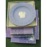 5 Wedgwood Jasperware dishes & plate in original boxes. Estimate £10-20.