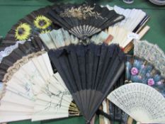 Large qty of vintage fans. Estimate £10-20.