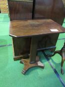 Mahogany display table on pedestal. Price guide £20-30.