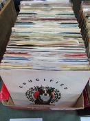 Qty of mixed 45rpm records. Estimate £10-20.