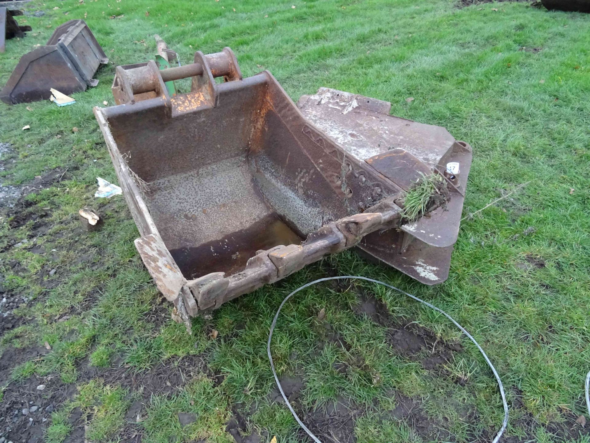 Digging bucket 2'6" & 18" trench digging bucket for 12T excavator