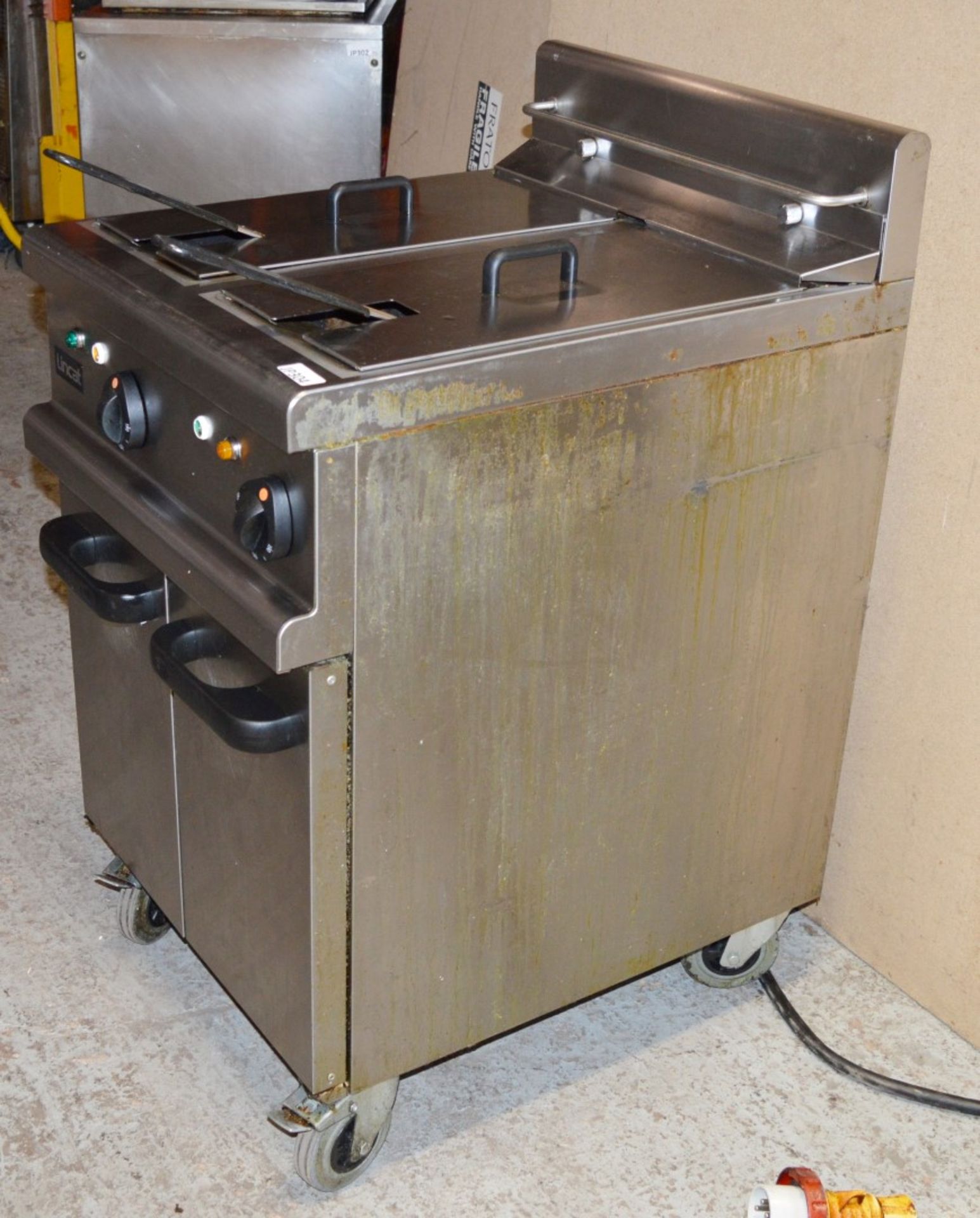 1 x Lincat Opus Twin Tank Fryer - Model OE7113 - 3 Phase 400v - Stainless Steel Finish - CL180 - Ref - Image 4 of 10