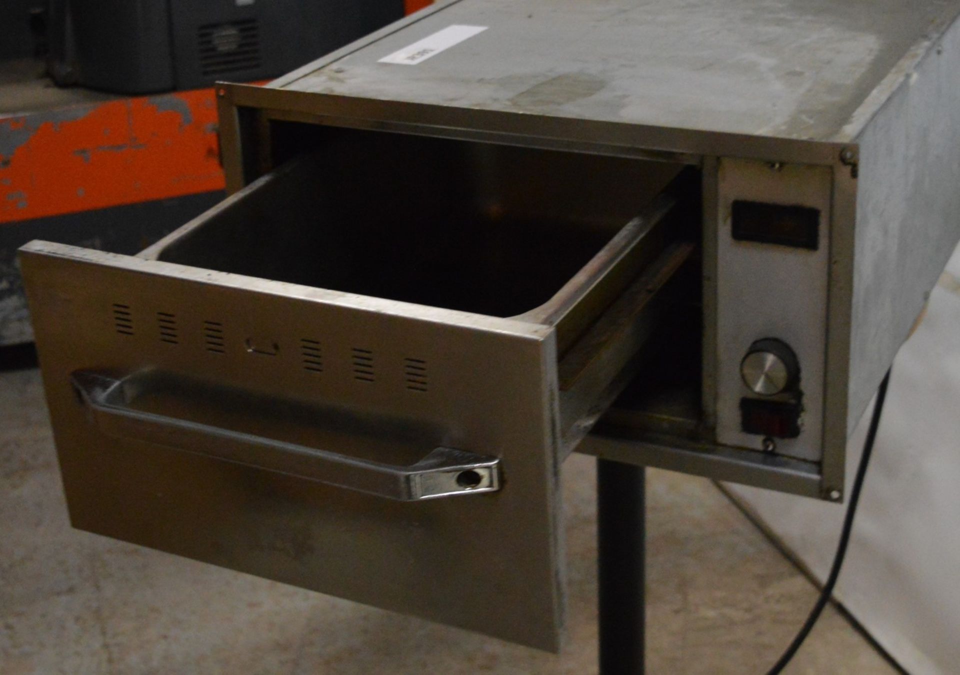 1 x Commercial Food Warming Drawer - Stainless Steel Finish - 240v 3 Pin Plug Attached - CL232 - Ref - Image 3 of 4