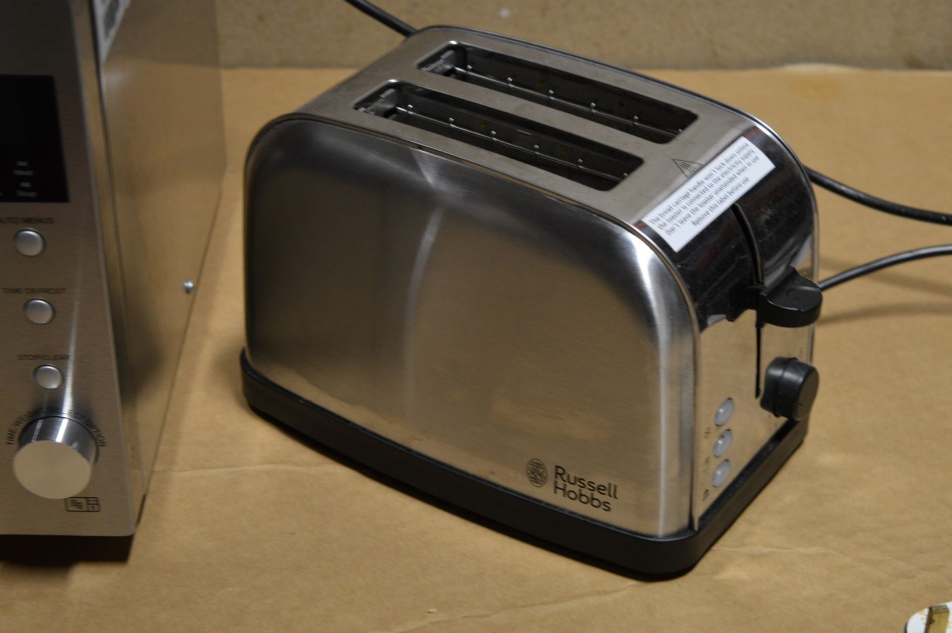 1 x Sharp R28STM 800w Microwave Oven With Stainless Steel Finish and 1 x Russel Hobbs Two Slice - Image 3 of 5