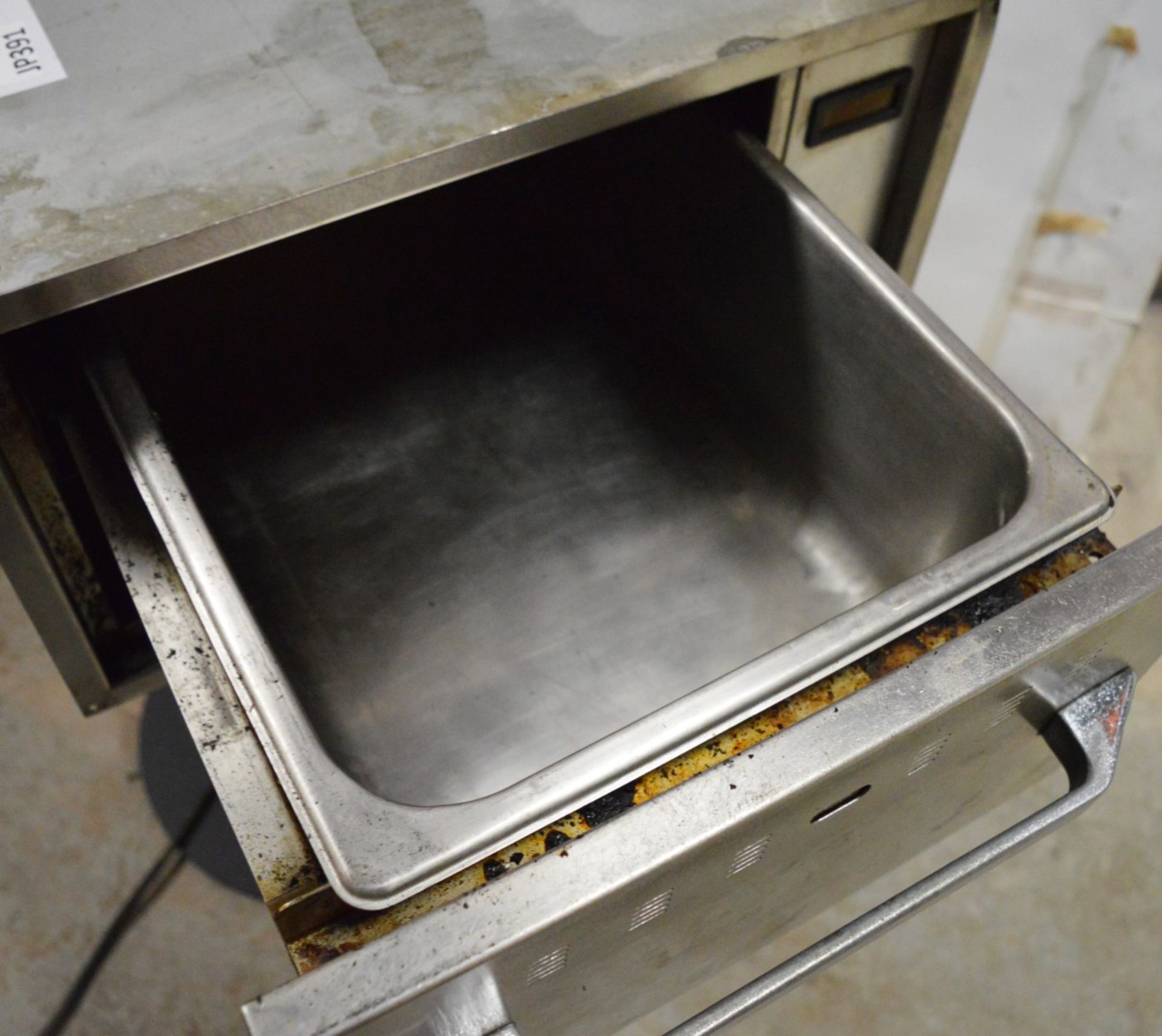 1 x Commercial Food Warming Drawer - Stainless Steel Finish - 240v 3 Pin Plug Attached - CL232 - Ref - Image 2 of 4