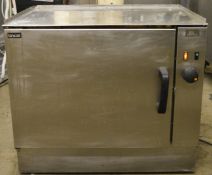 1 x Lincat V7 Fan Assisted Oven With Solid Door - Stainless Steel Finish - 3000w 230v - H65 x W75