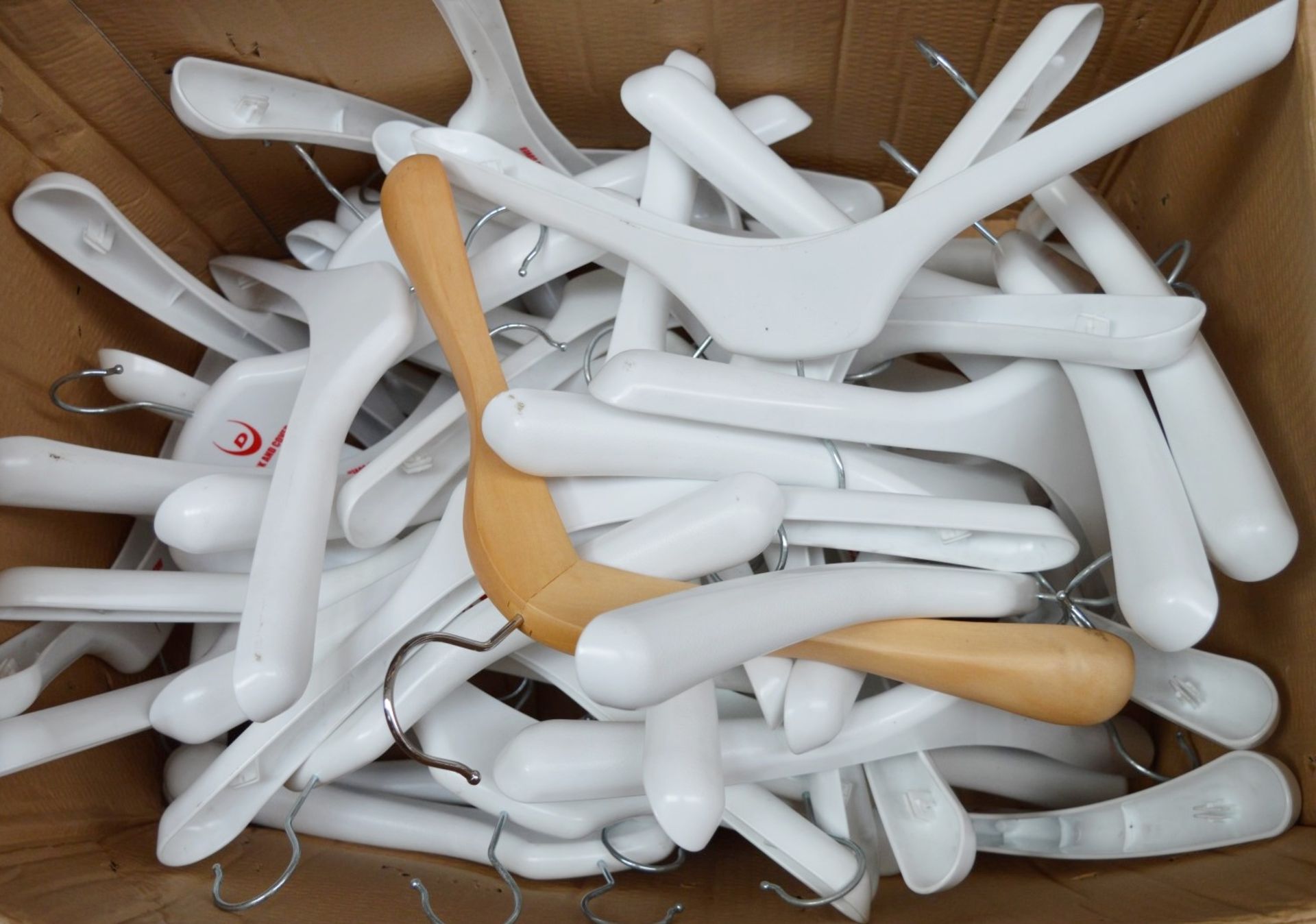 1 x Box of Duck & Cover Coat Hangers - CL237 - Ref JP1095 - Location: Altrincham WA14