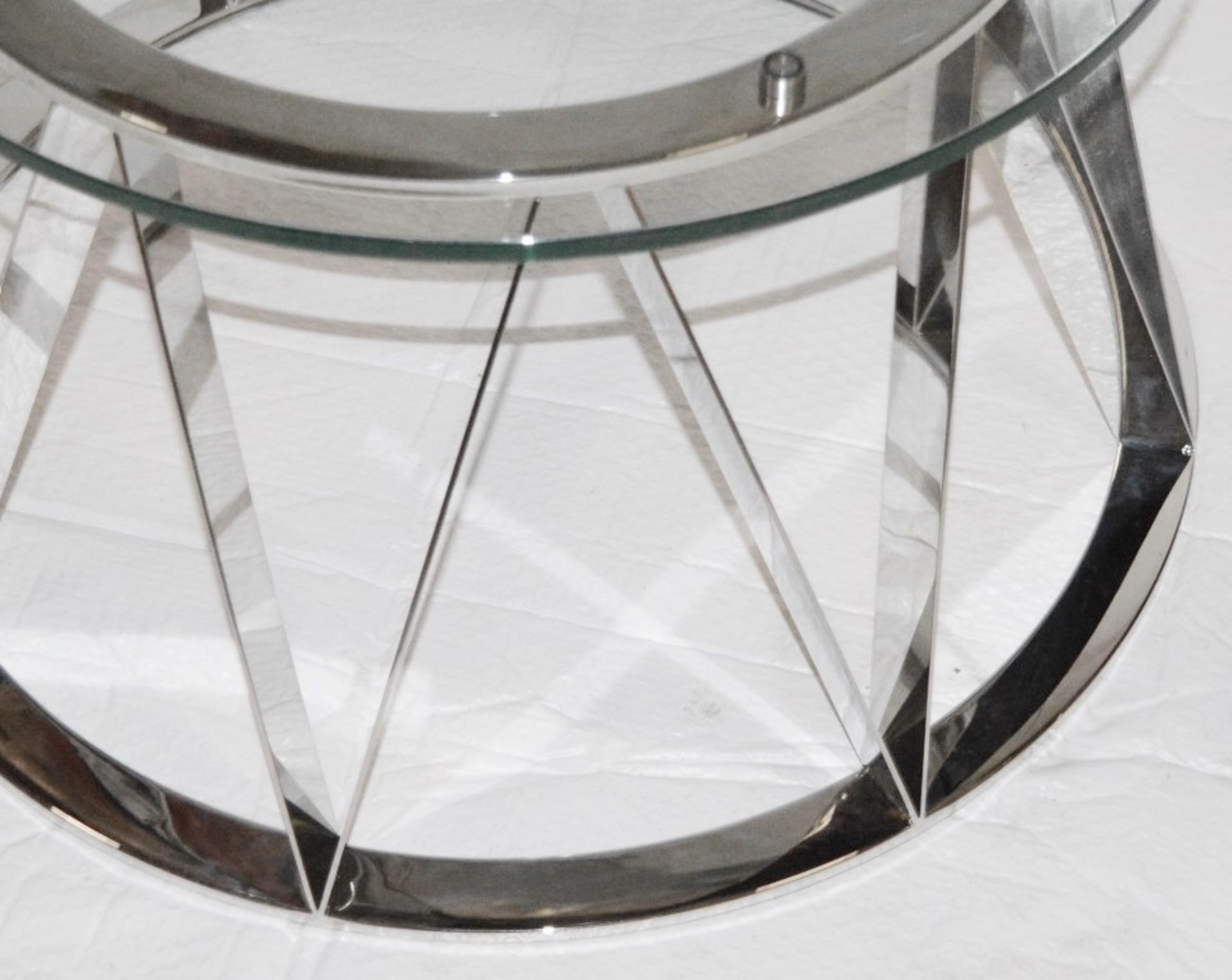 1 x Chelsom Drum-shaped Glass Topped Designer Lamp Table - Dimensions: Diameter 60cm x H38cm - - Image 3 of 4