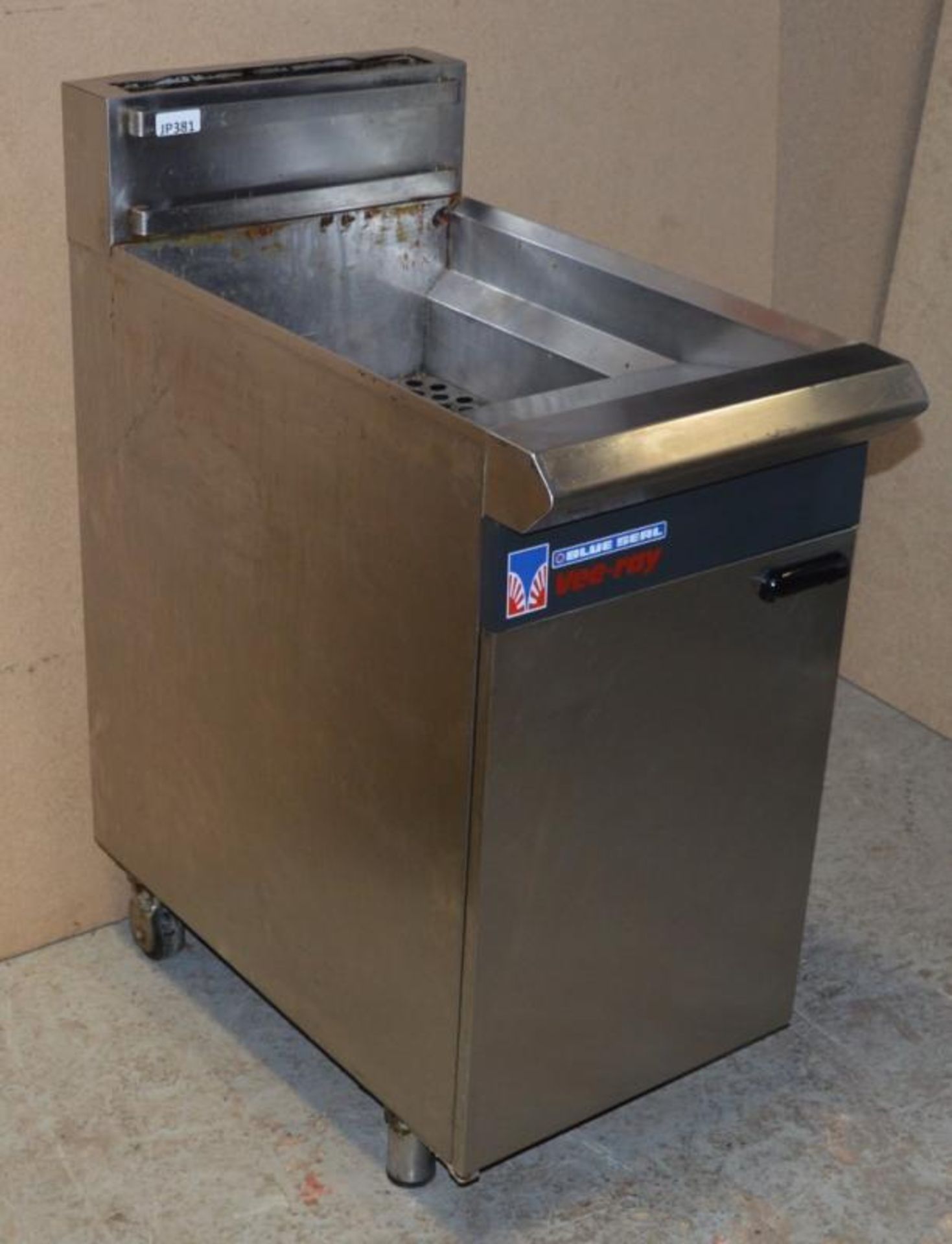 1 x Blue Seal Vee Ray Single Tank Gas Fryer - Model GT45 - H106 x W45 x D89 cms - CL232 - Ref