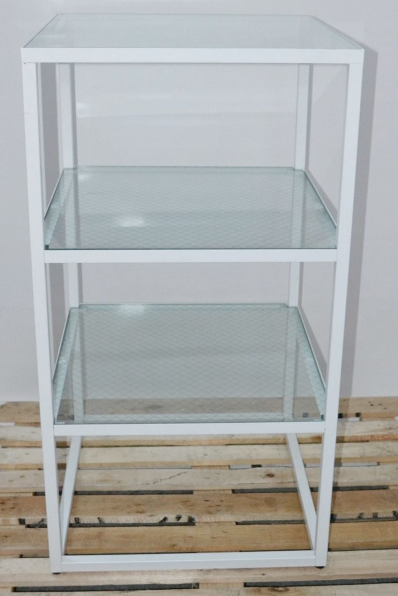 1 x 3-shelf Metal Shop Display / Storage Unit In White - Features A Sturdy Welded Metal Construction