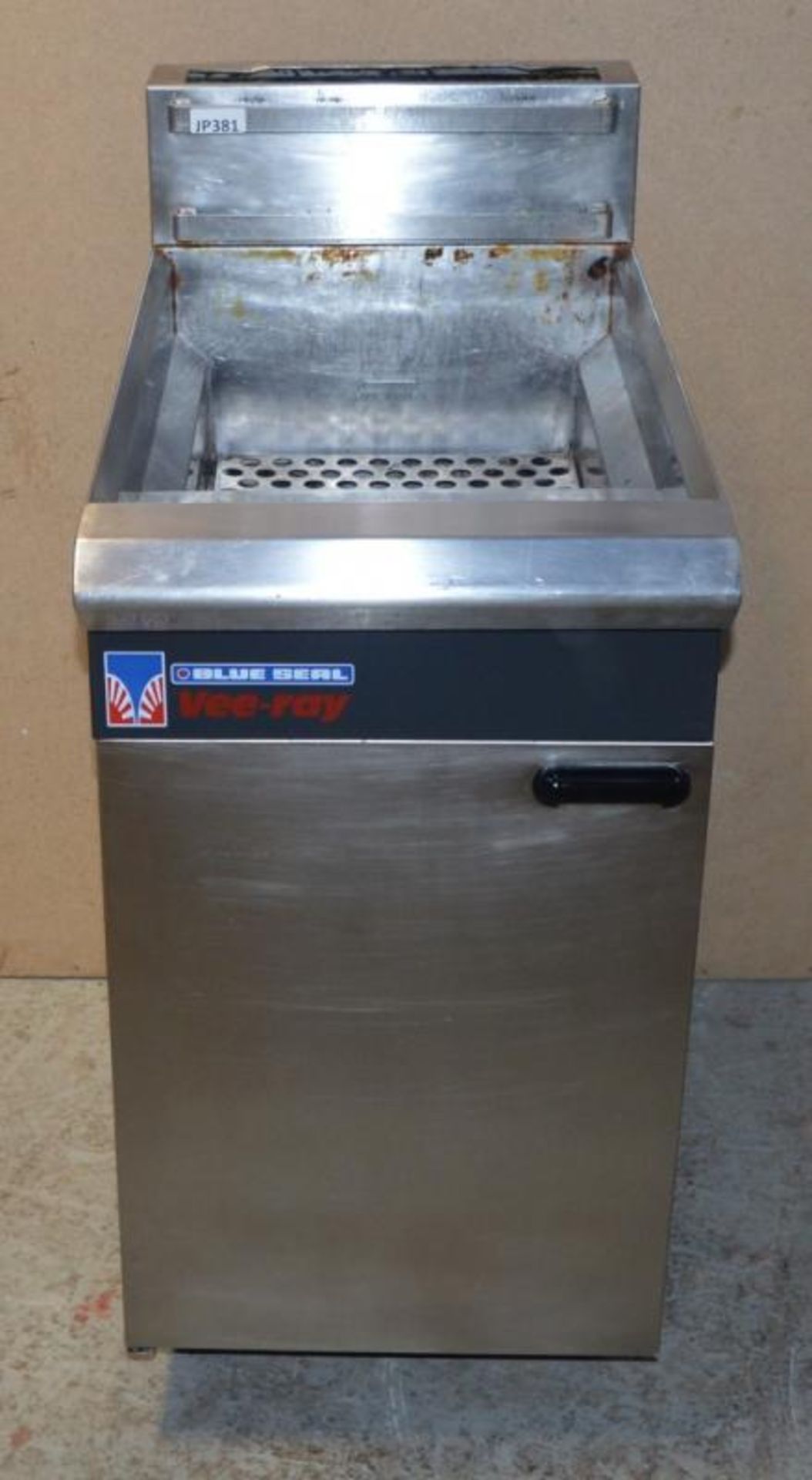 1 x Blue Seal Vee Ray Single Tank Gas Fryer - Model GT45 - H106 x W45 x D89 cms - CL232 - Ref - Image 2 of 7