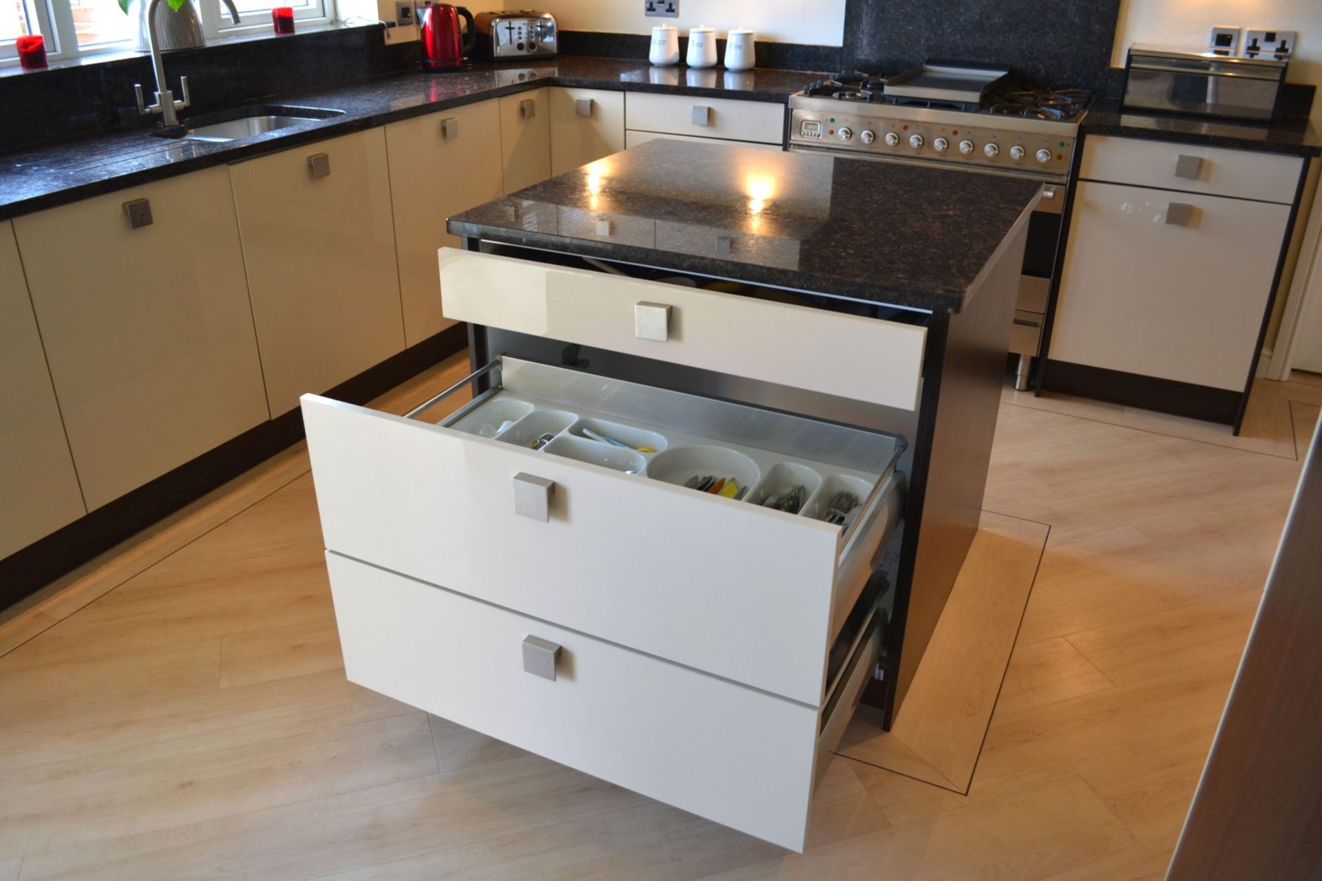 1 x Kitchen Design Bespoke Fitted Kitchen With Utility Room, Granite Worktops And Neff Appliances - - Image 30 of 41