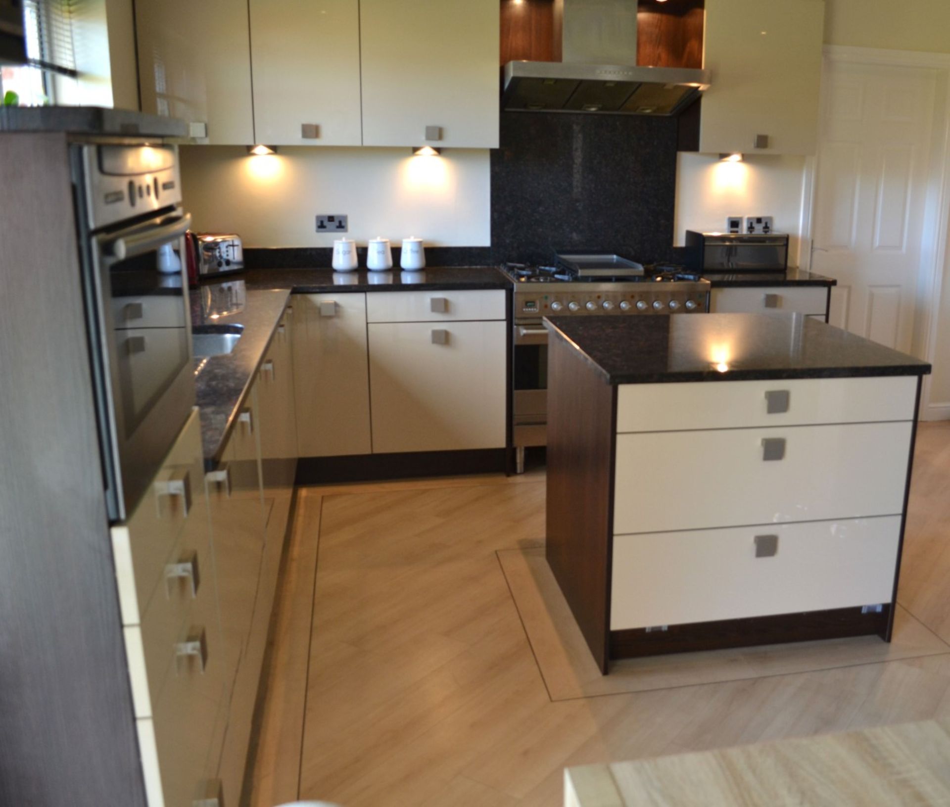 1 x Kitchen Design Bespoke Fitted Kitchen With Utility Room, Granite Worktops And Neff Appliances - - Image 29 of 41