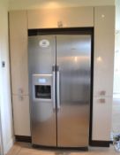 1 x Whirlpool American-Style Fridge Freezer - CL267 - Location: Blackburn BB6 - NO VAT ON HAMMER