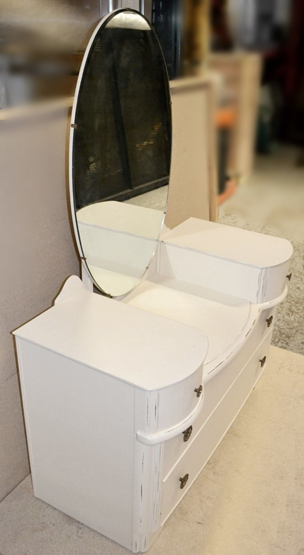 1 x Shabby Chic 4-Drawer Dressing Table With Oval Mirror - Features Cream Paintwork With An - Image 5 of 9