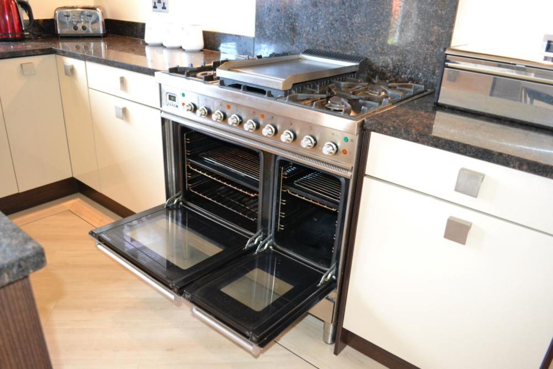 1 x Britannia SI-9TC-L-S 90cm Dual Fuel Free Standing Range Cooker in Stainless Steel With Extractor - Image 2 of 11