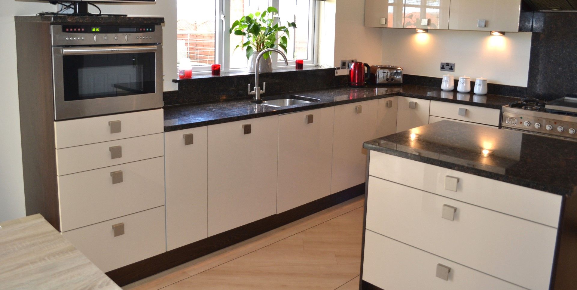 1 x Kitchen Design Bespoke Fitted Kitchen With Utility Room, Granite Worktops And Neff Appliances - - Image 14 of 41