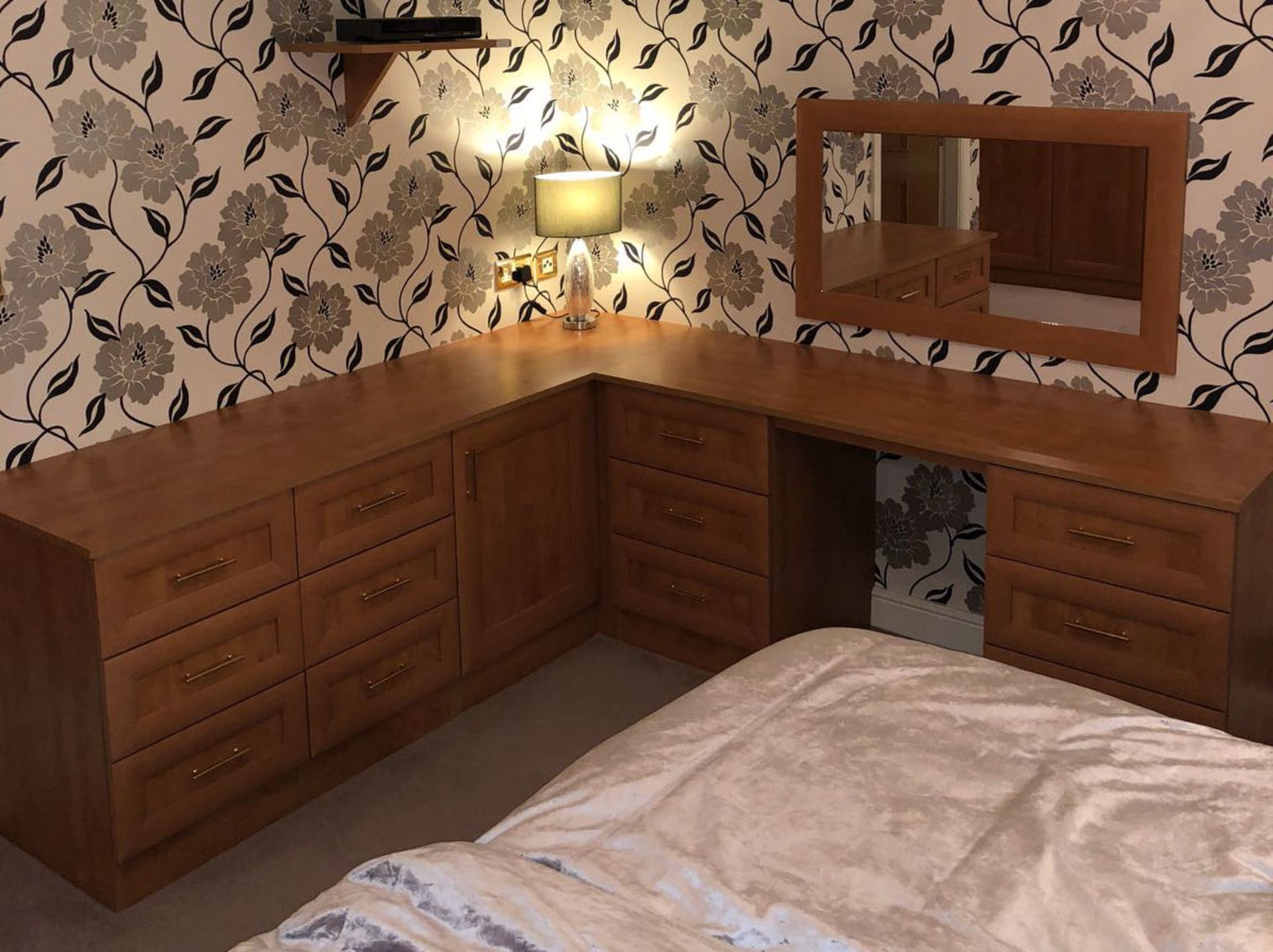 1 x Solid Wood Bedroom Suite Including Fitted Wardrobes, Bedside Tables, Dressing Table and - Image 10 of 31