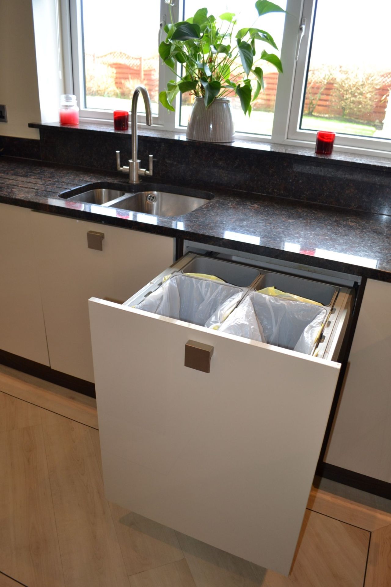 1 x Kitchen Design Bespoke Fitted Kitchen With Utility Room, Granite Worktops And Neff Appliances - - Image 26 of 41