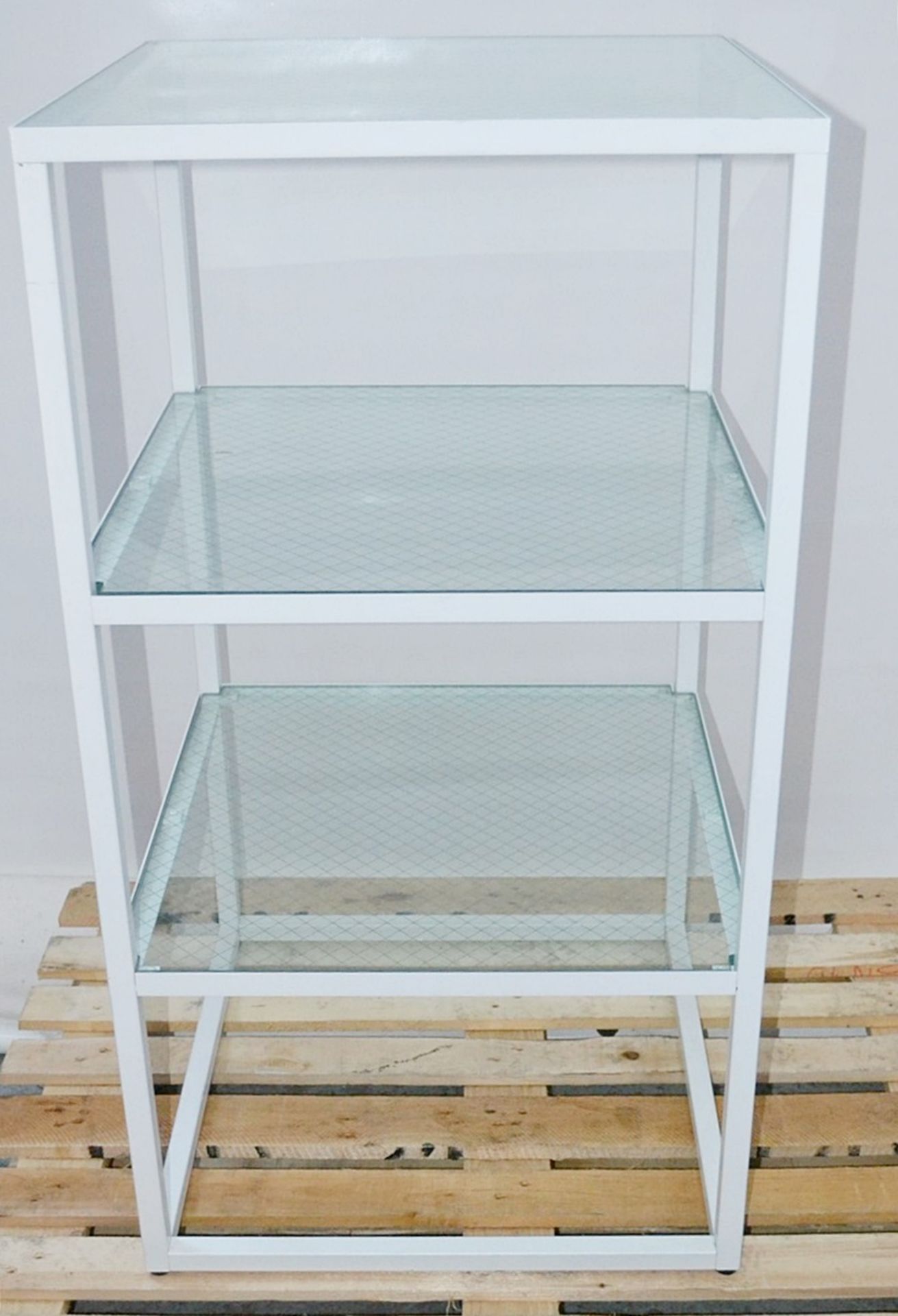 1 x 3-shelf Metal Shop Display / Storage Unit In White - Features A Sturdy Welded Metal Construction - Image 3 of 8