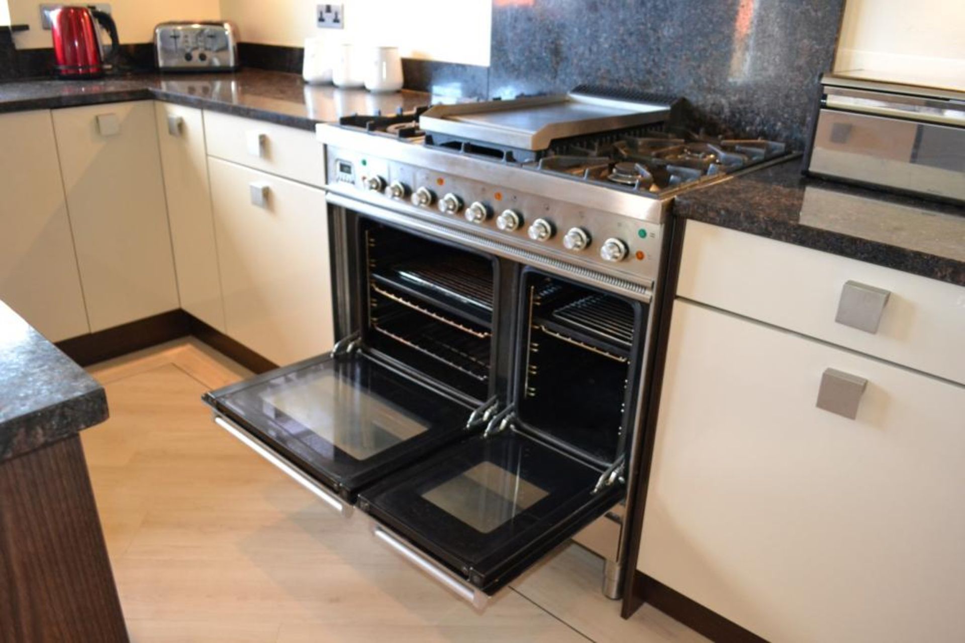 1 x Britannia SI-9TC-L-S 90cm Dual Fuel Free Standing Range Cooker in Stainless Steel With Extractor - Image 8 of 11