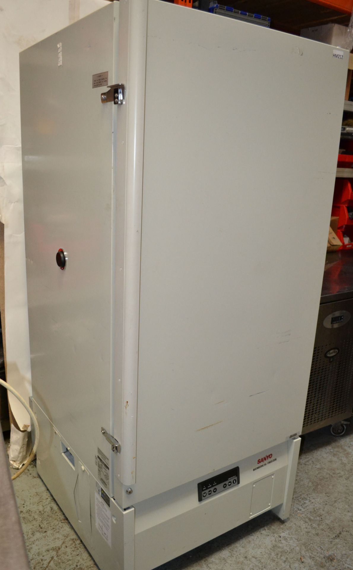 1 x Sanyo MDF-U443 Biomedical 426L Freezer - 80x83.5x181cm - Ref: HM212 - CL261 - Location: - Image 10 of 15