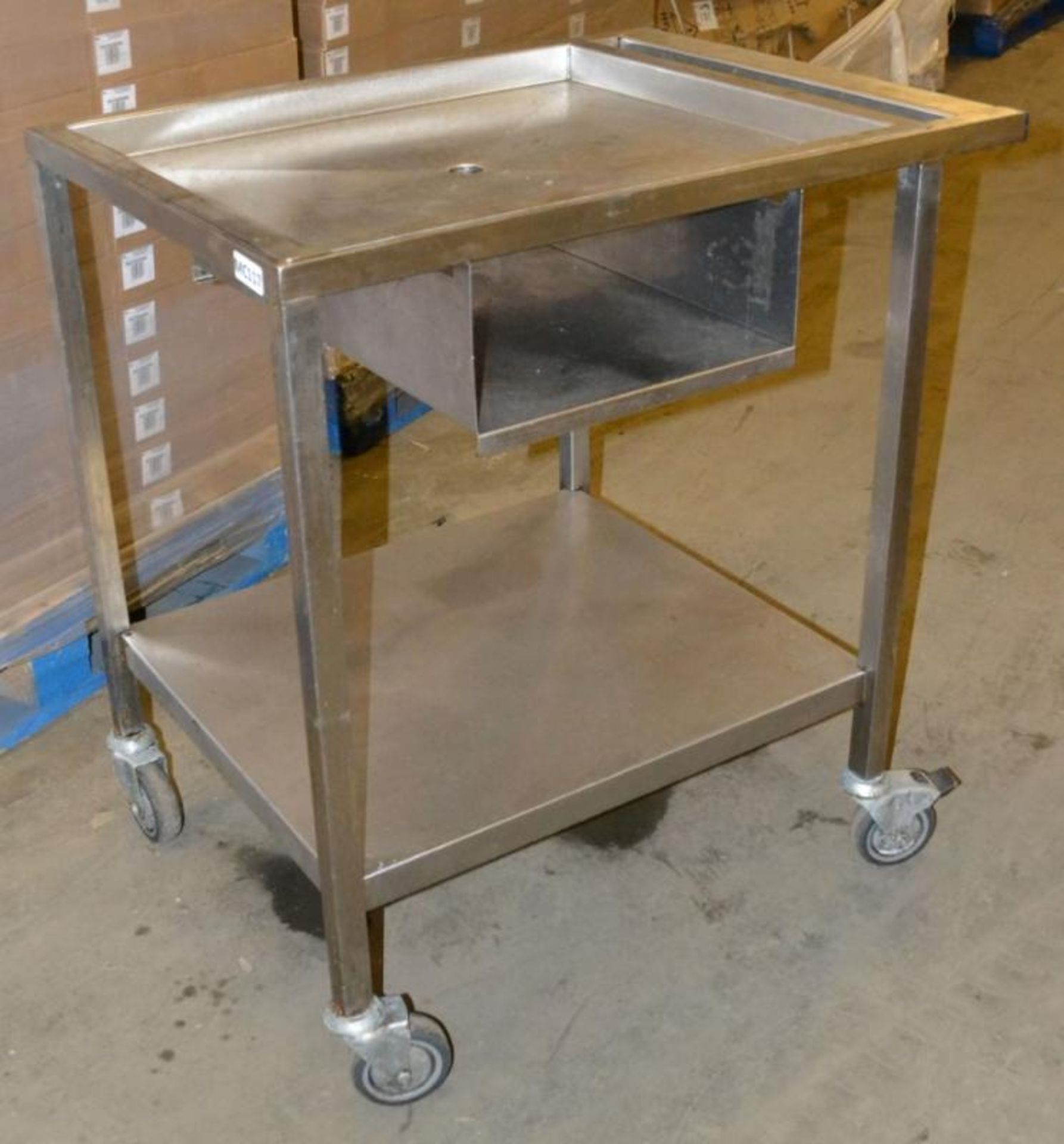 1 x Wheeled Stainless Steel Prep Bench with Drain Hole - Dimensions: 81.5 x 60.5 x 88cm - Ref: MC117 - Image 3 of 7