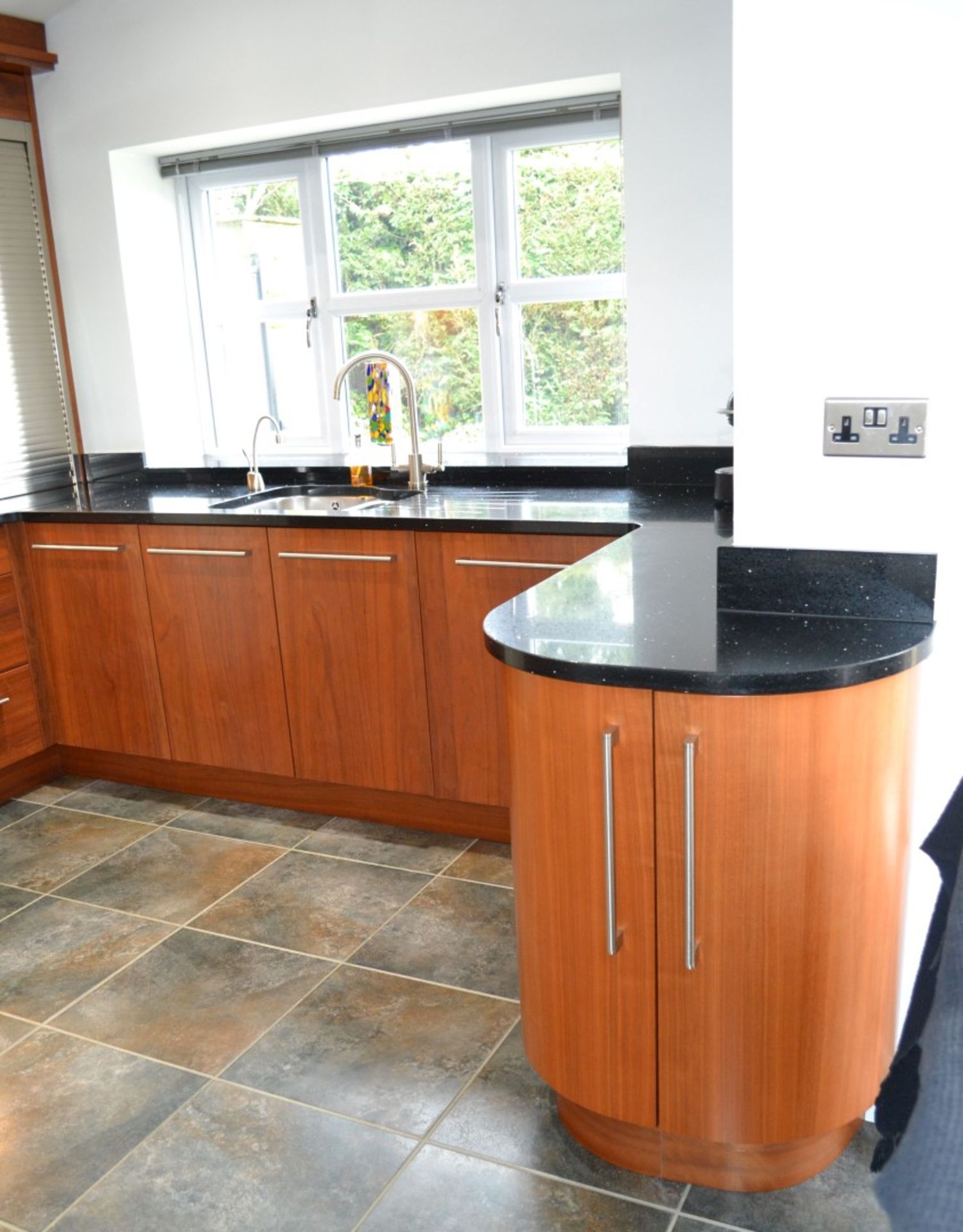 1 x Kitchen Design Bespoke Fitted Kitchen With Silestone Worktops & Neff Appliances - Superb - Image 9 of 59