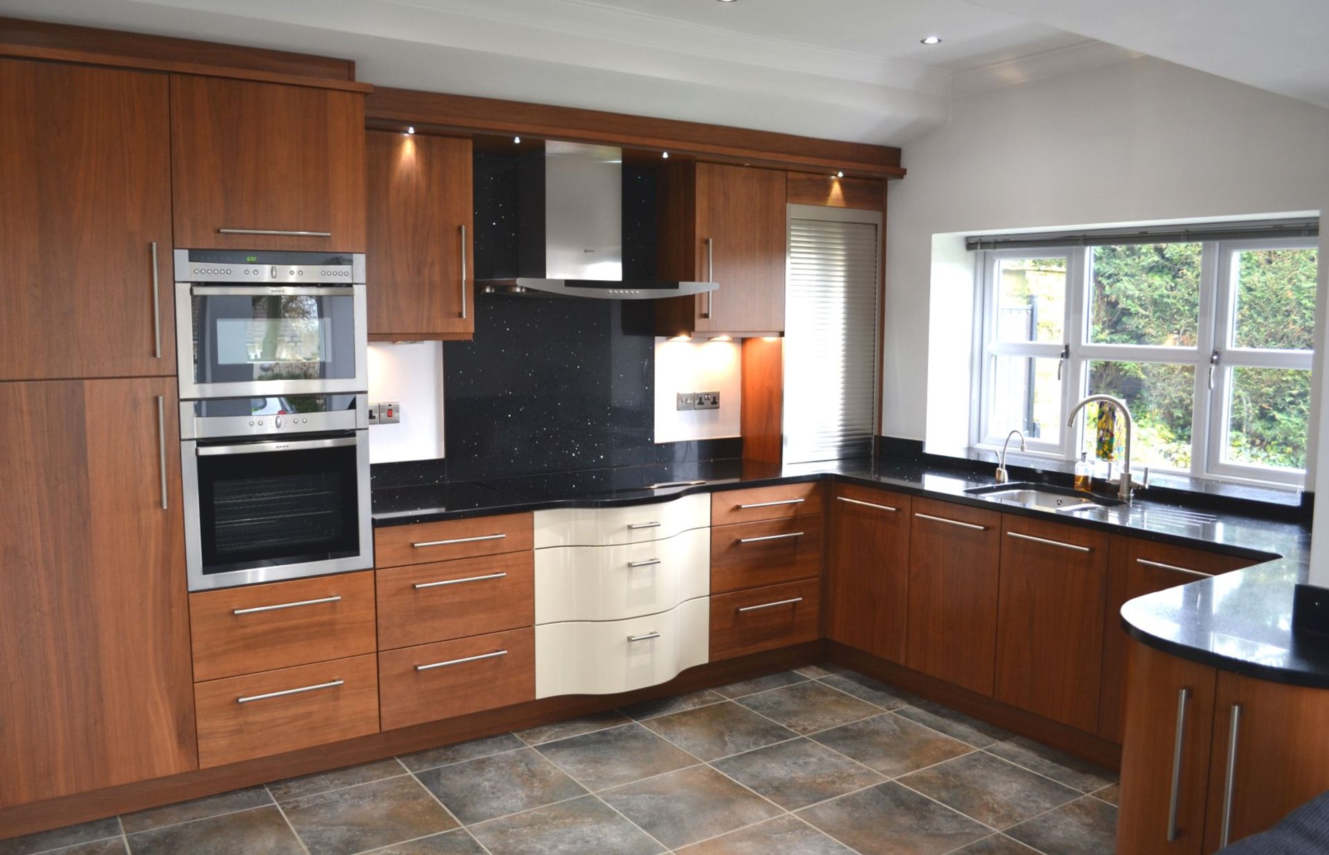 1 x Kitchen Design Bespoke Fitted Kitchen With Silestone Worktops & Neff Appliances - Superb - Image 3 of 59