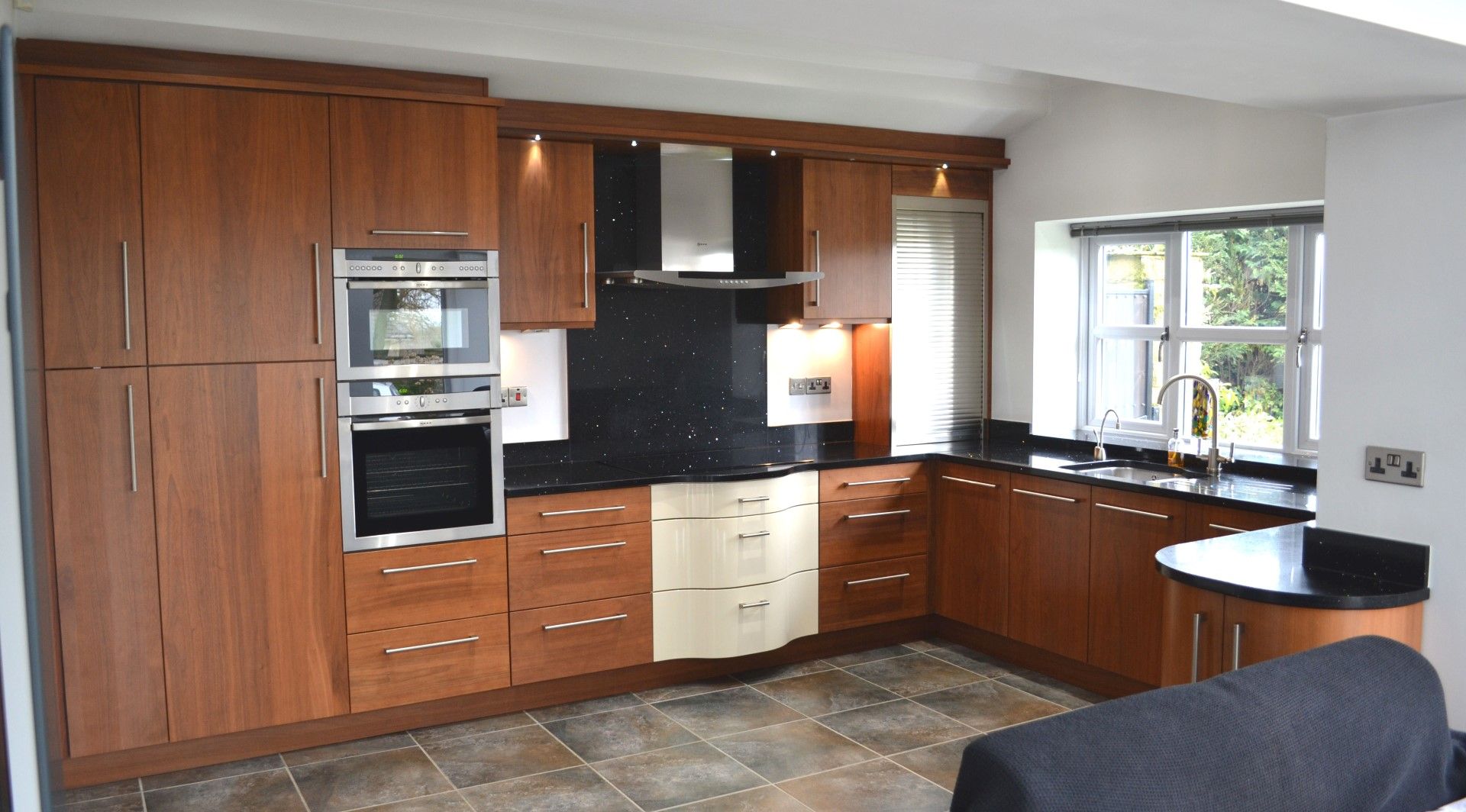 1 x Kitchen Design Bespoke Fitted Kitchen With Silestone Worktops & Neff Appliances - Superb - Image 2 of 59