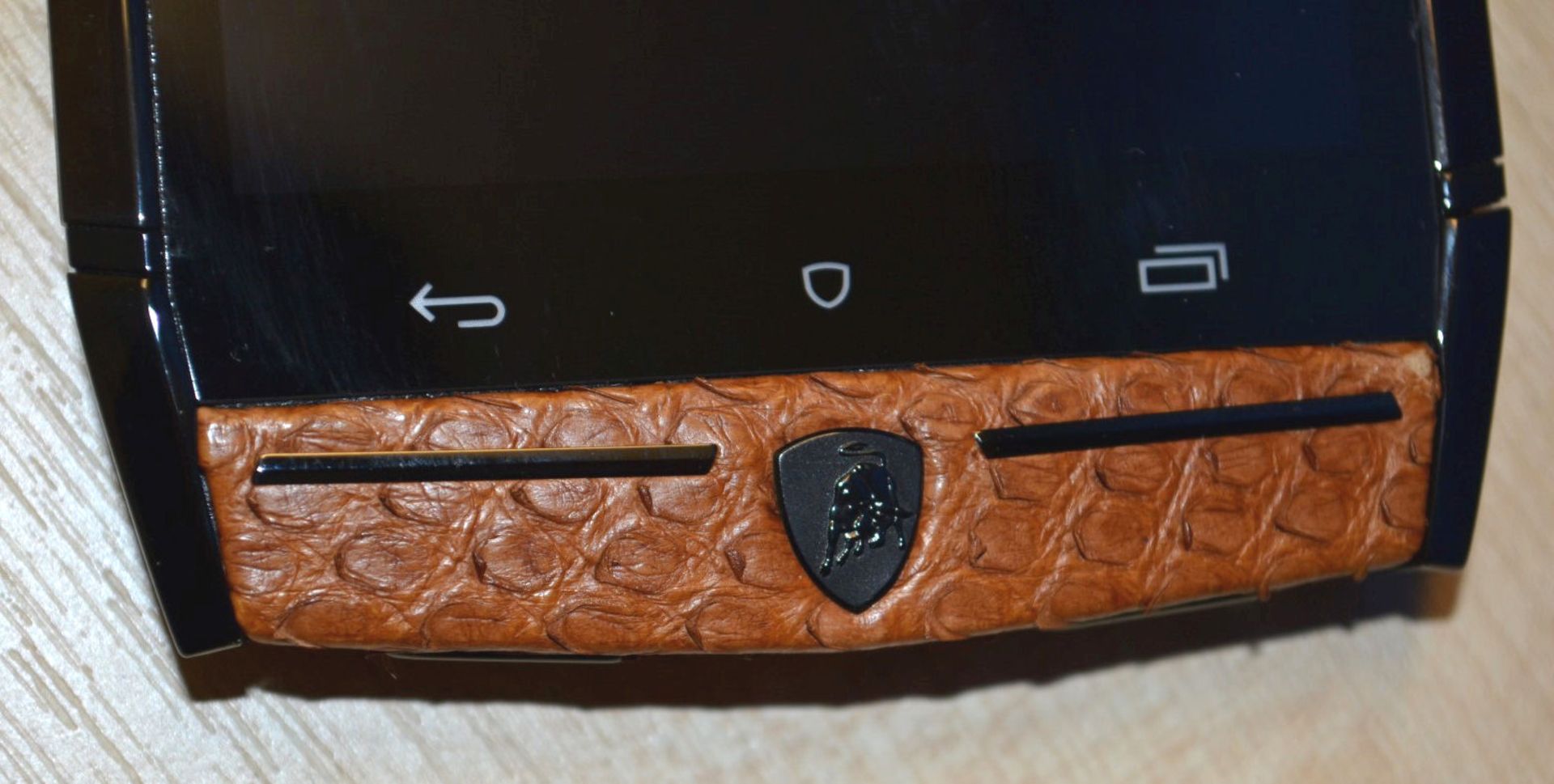 1 x Limited Edition Lamborghini "88 Tauri" Android Smart Phone - Leather Snakeskin-Style Finish - Image 9 of 26