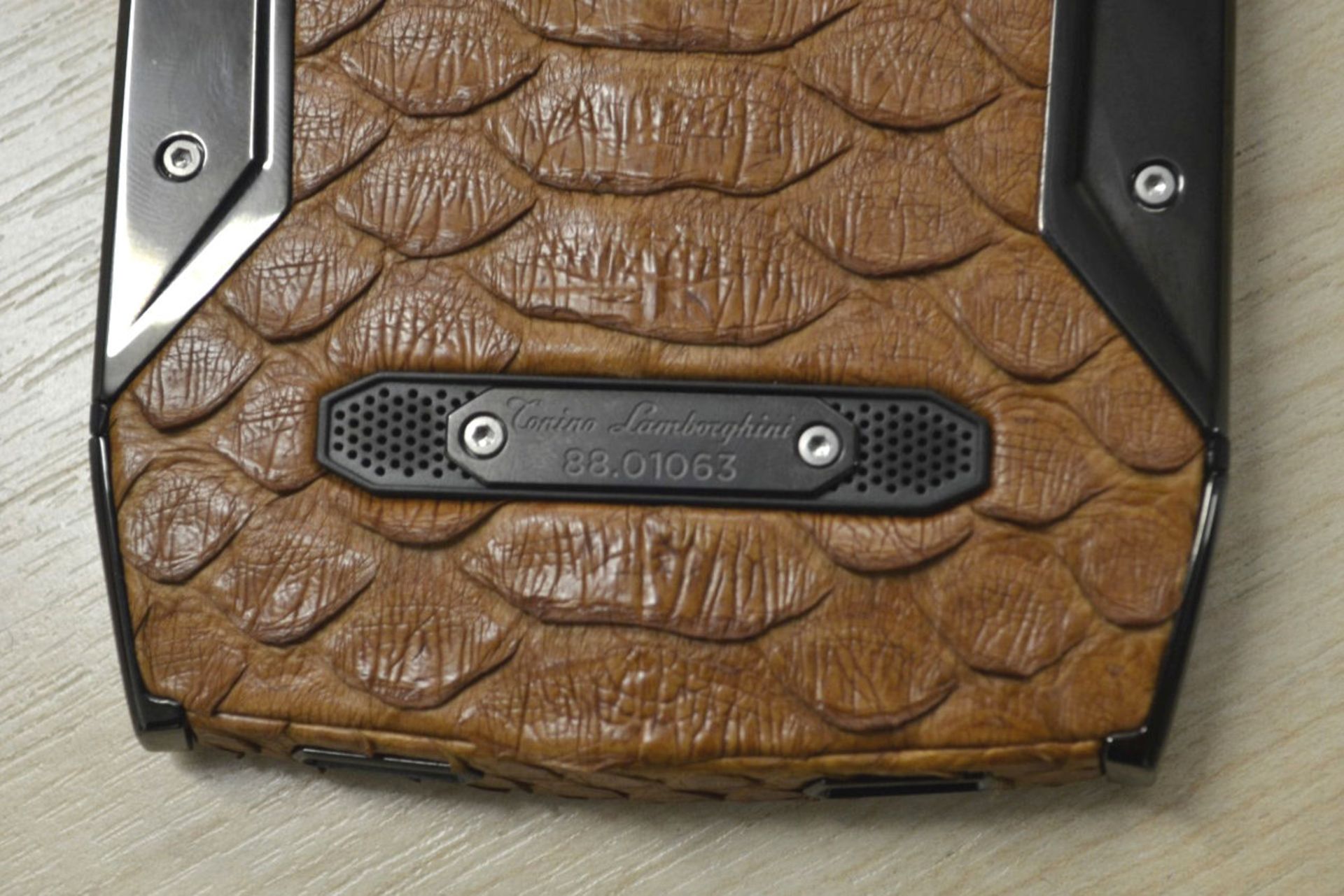 1 x Limited Edition Lamborghini "88 Tauri" Android Smart Phone - Leather Snakeskin-Style Finish - Image 20 of 26