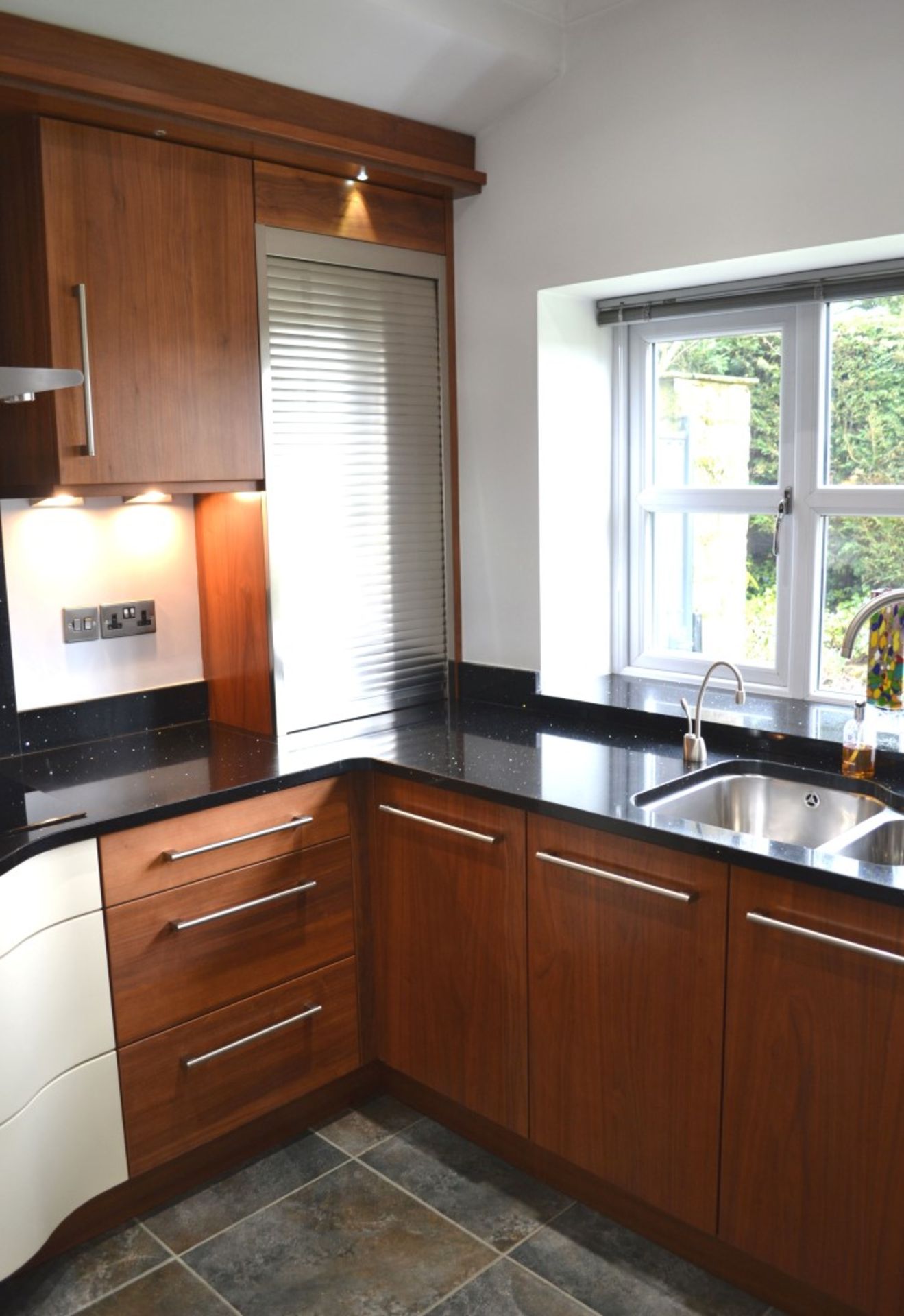 1 x Kitchen Design Bespoke Fitted Kitchen With Silestone Worktops & Neff Appliances - Superb - Image 14 of 59