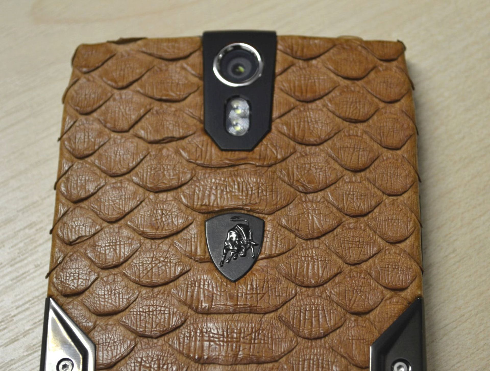 1 x Limited Edition Lamborghini "88 Tauri" Android Smart Phone - Leather Snakeskin-Style Finish - Image 6 of 26