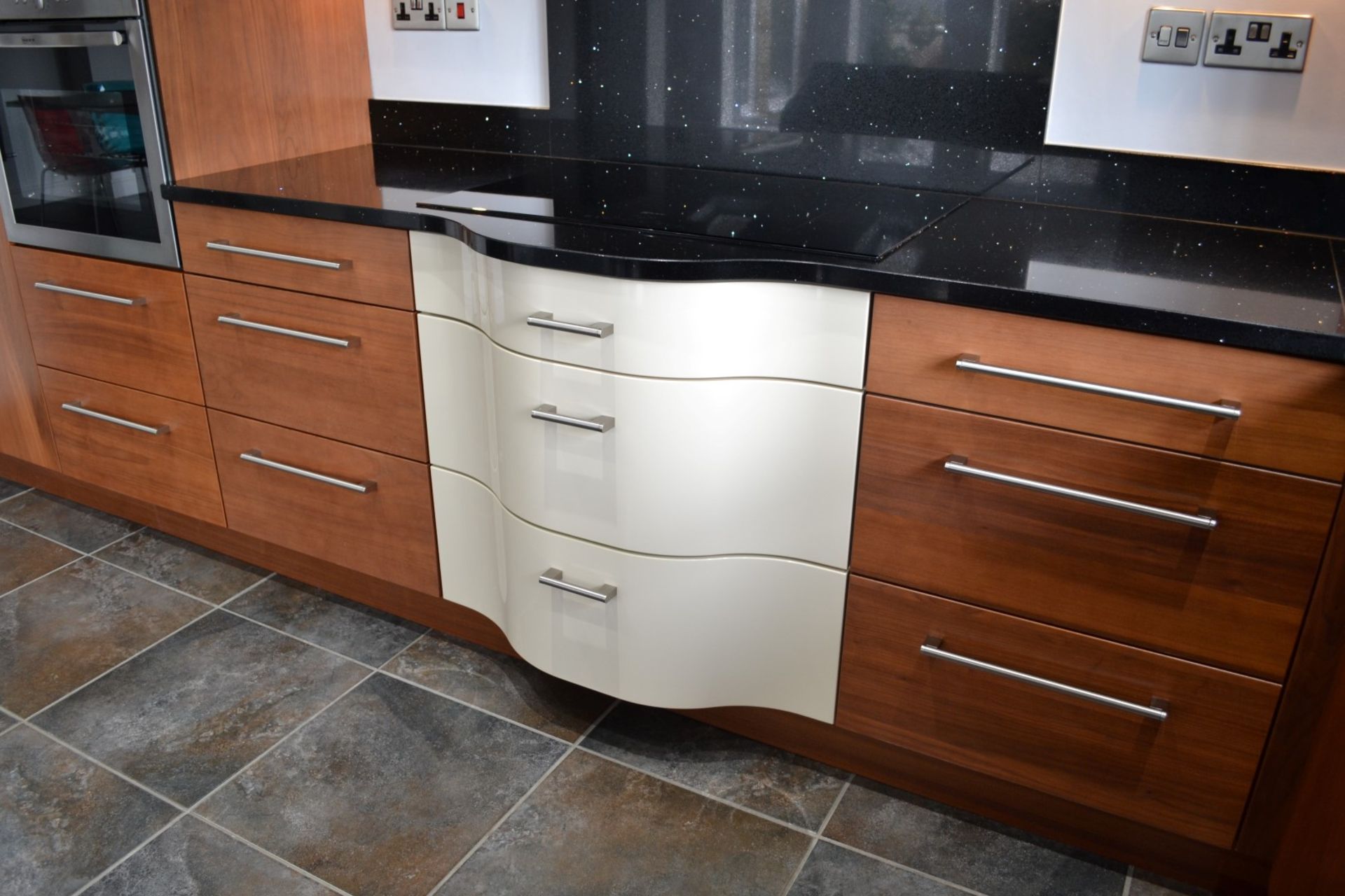 1 x Kitchen Design Bespoke Fitted Kitchen With Silestone Worktops & Neff Appliances - Superb - Image 32 of 59