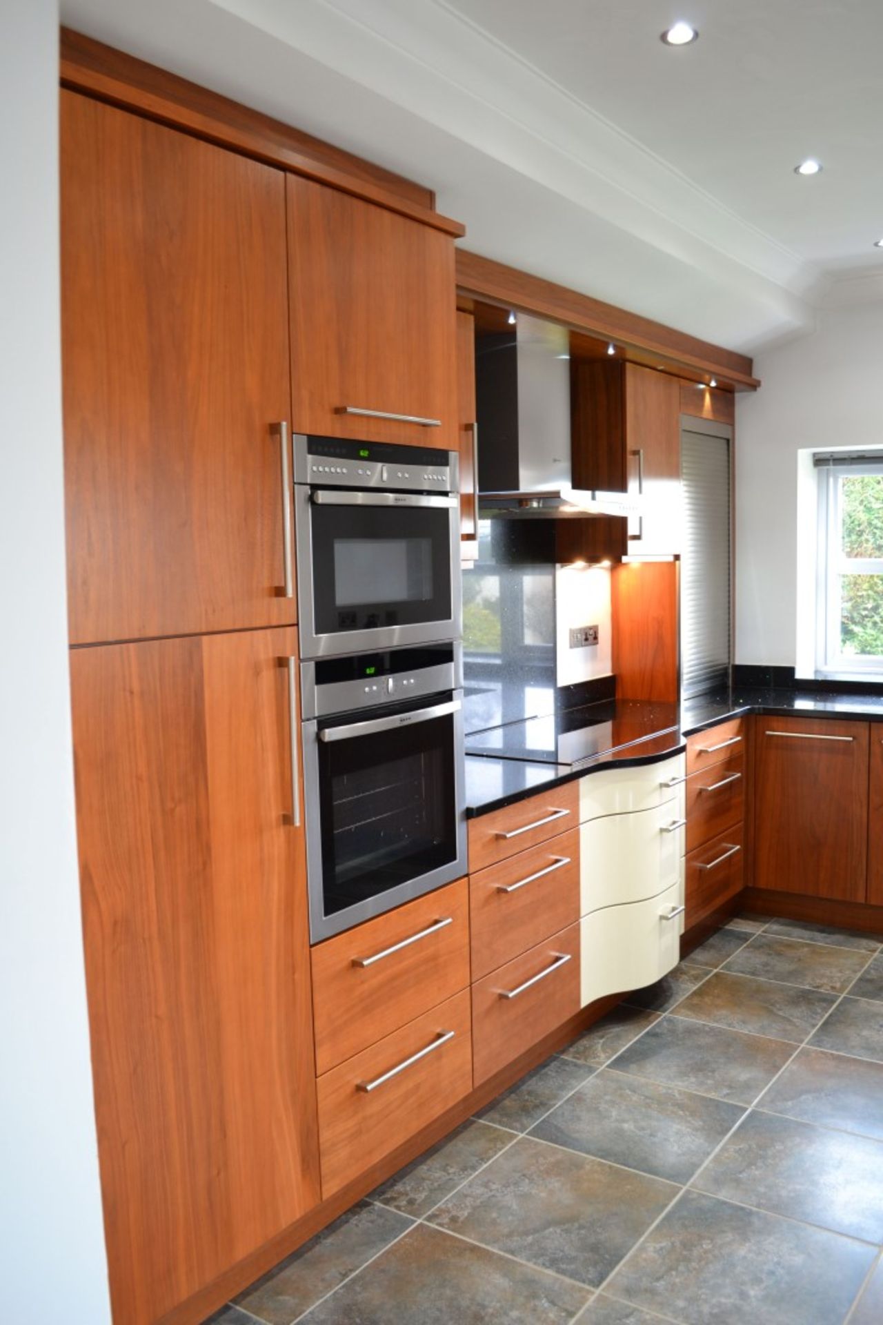 1 x Kitchen Design Bespoke Fitted Kitchen With Silestone Worktops & Neff Appliances - Superb - Image 7 of 59