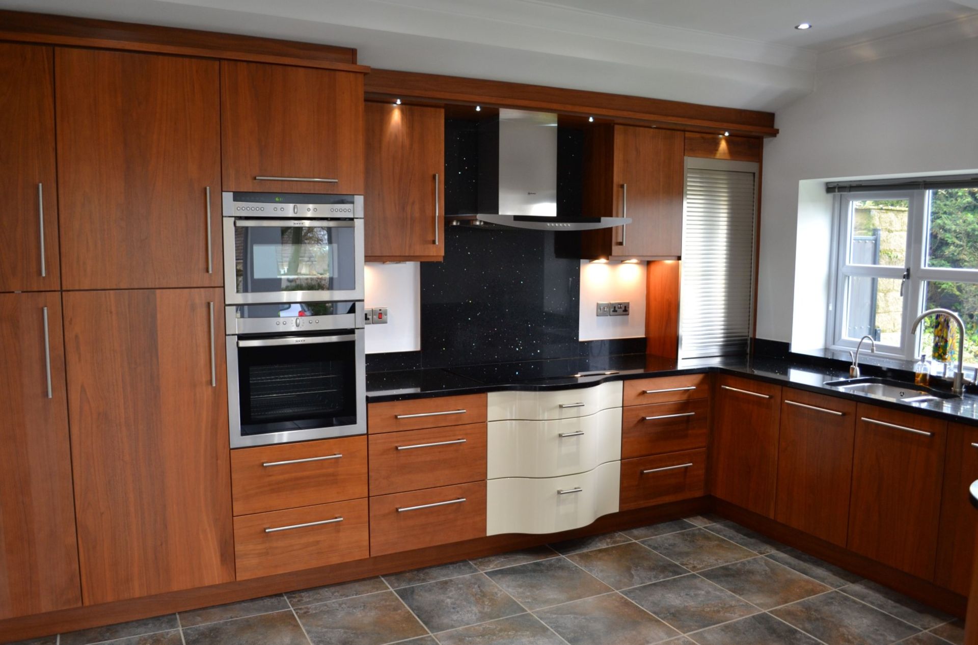 1 x Kitchen Design Bespoke Fitted Kitchen With Silestone Worktops & Neff Appliances - Superb - Image 55 of 59
