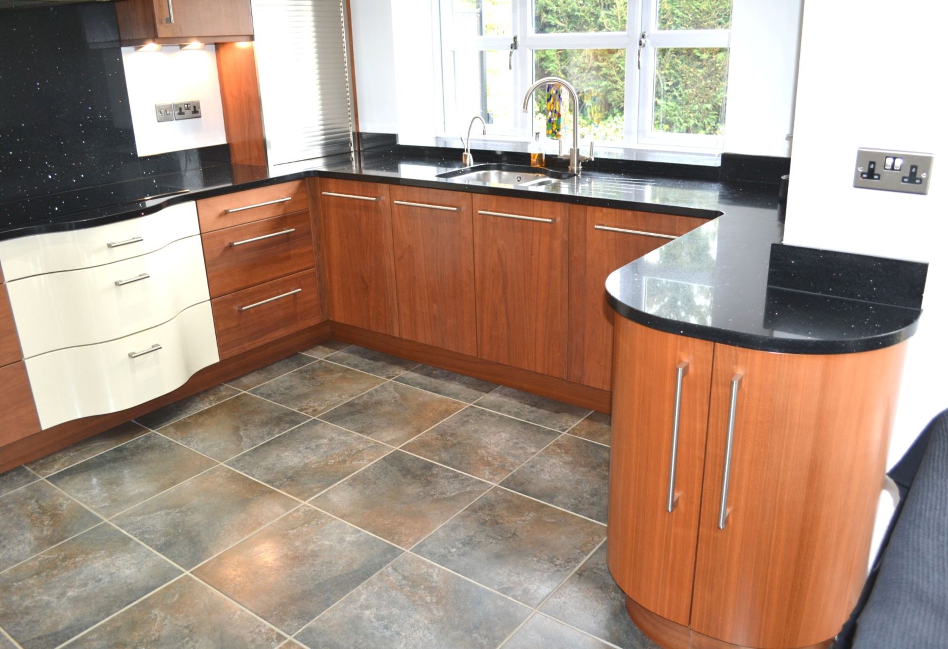 1 x Kitchen Design Bespoke Fitted Kitchen With Silestone Worktops & Neff Appliances - Superb - Image 8 of 59