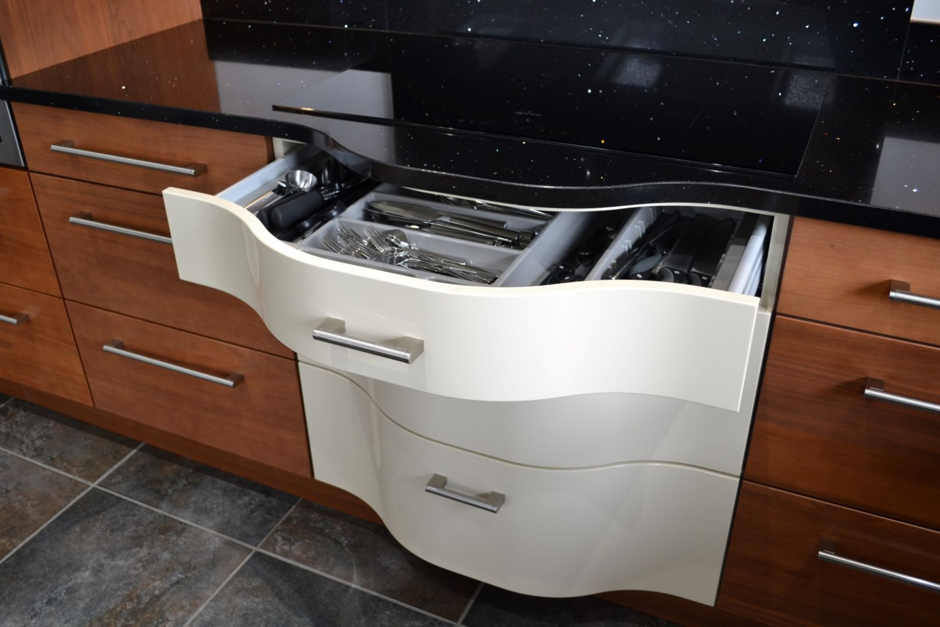 1 x Kitchen Design Bespoke Fitted Kitchen With Silestone Worktops & Neff Appliances - Superb - Image 31 of 59