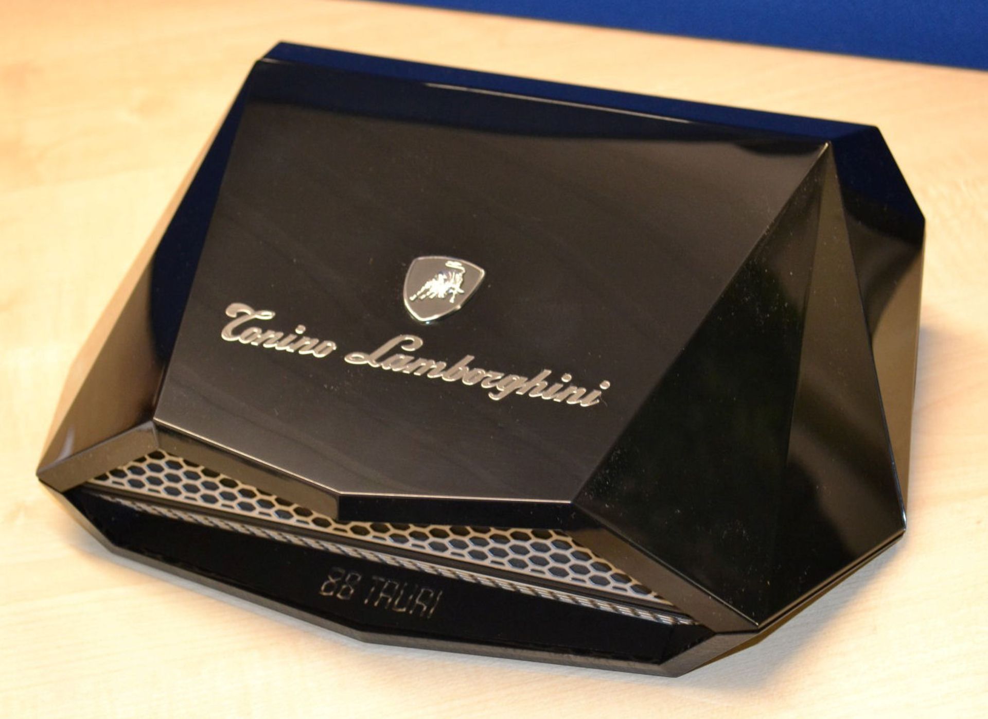 1 x Limited Edition Lamborghini "88 Tauri" Android Smart Phone - Leather Snakeskin-Style Finish - Image 14 of 26