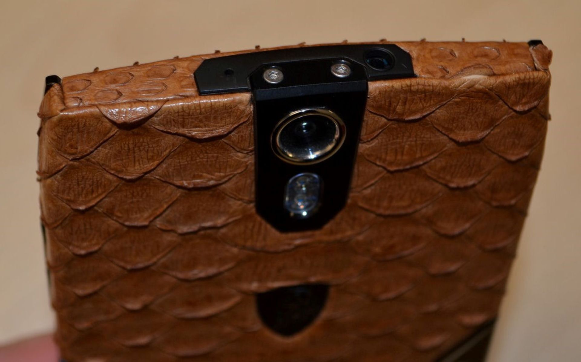 1 x Limited Edition Lamborghini "88 Tauri" Android Smart Phone - Leather Snakeskin-Style Finish - Image 17 of 26