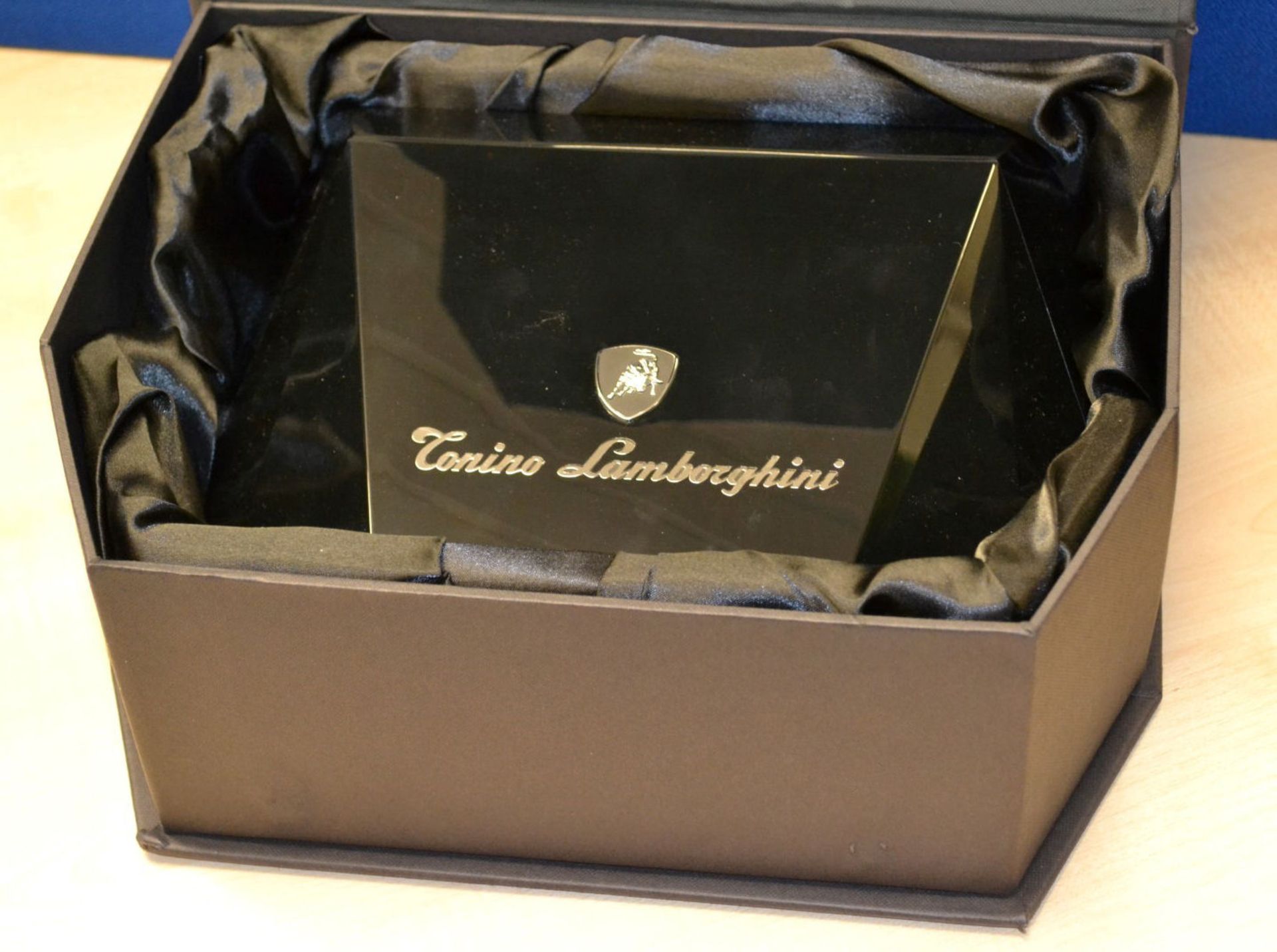 1 x Limited Edition Lamborghini "88 Tauri" Android Smart Phone - Leather Snakeskin-Style Finish - Image 10 of 26