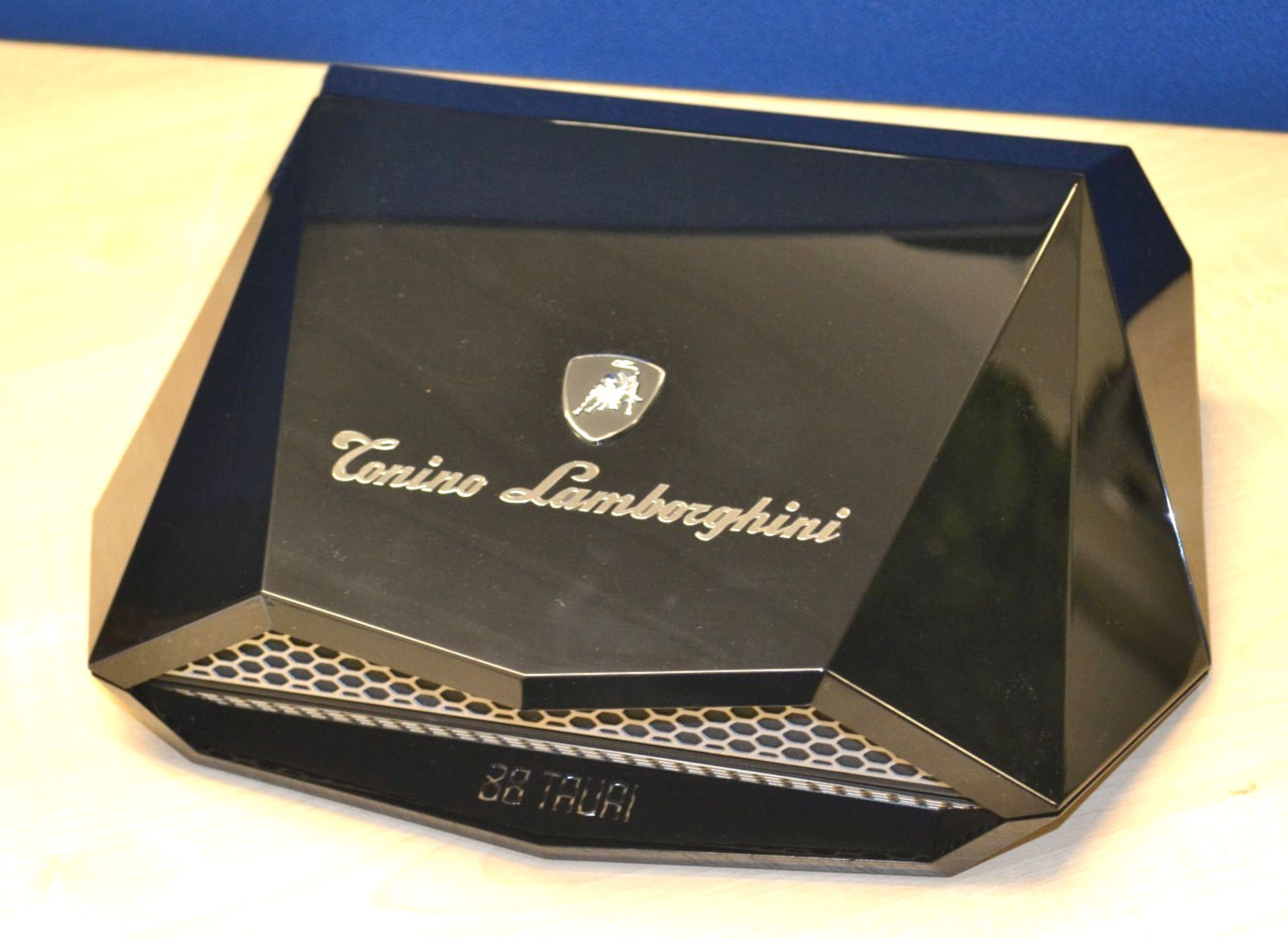 1 x Limited Edition Lamborghini "88 Tauri" Android Smart Phone - Leather Snakeskin-Style Finish - Image 13 of 26
