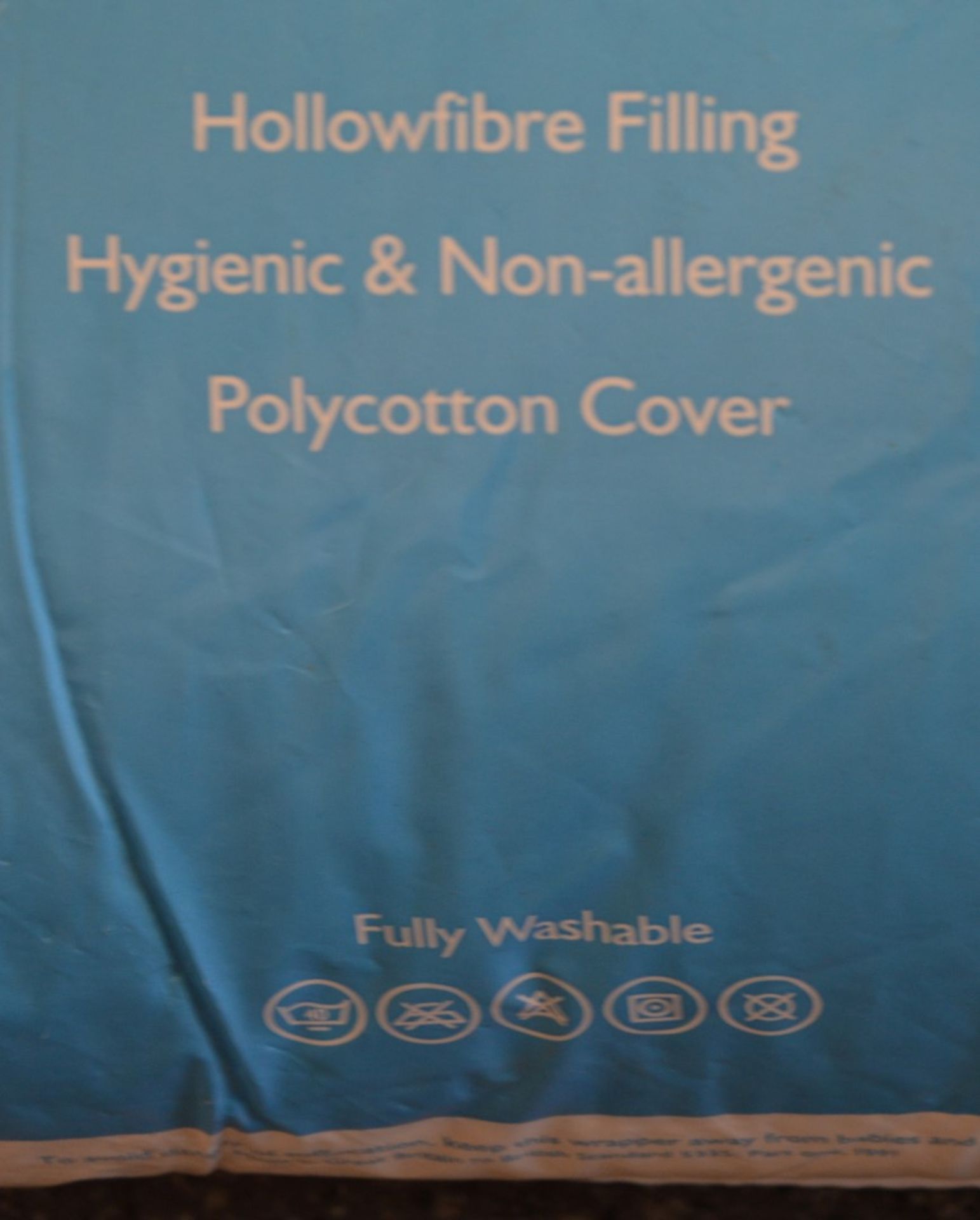 1 x Bedcrest 4.5 Tog Duvet - For Those Hot Summer Nights - Hollowfibre Filling - Hygienice & Non - Image 2 of 2