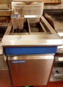 1 x Blue Seal GT46 Twin Tank Natural Gas Fryer - 2 x 13 Litre Capacity Tanks - H90 x W45 x 82 cms -