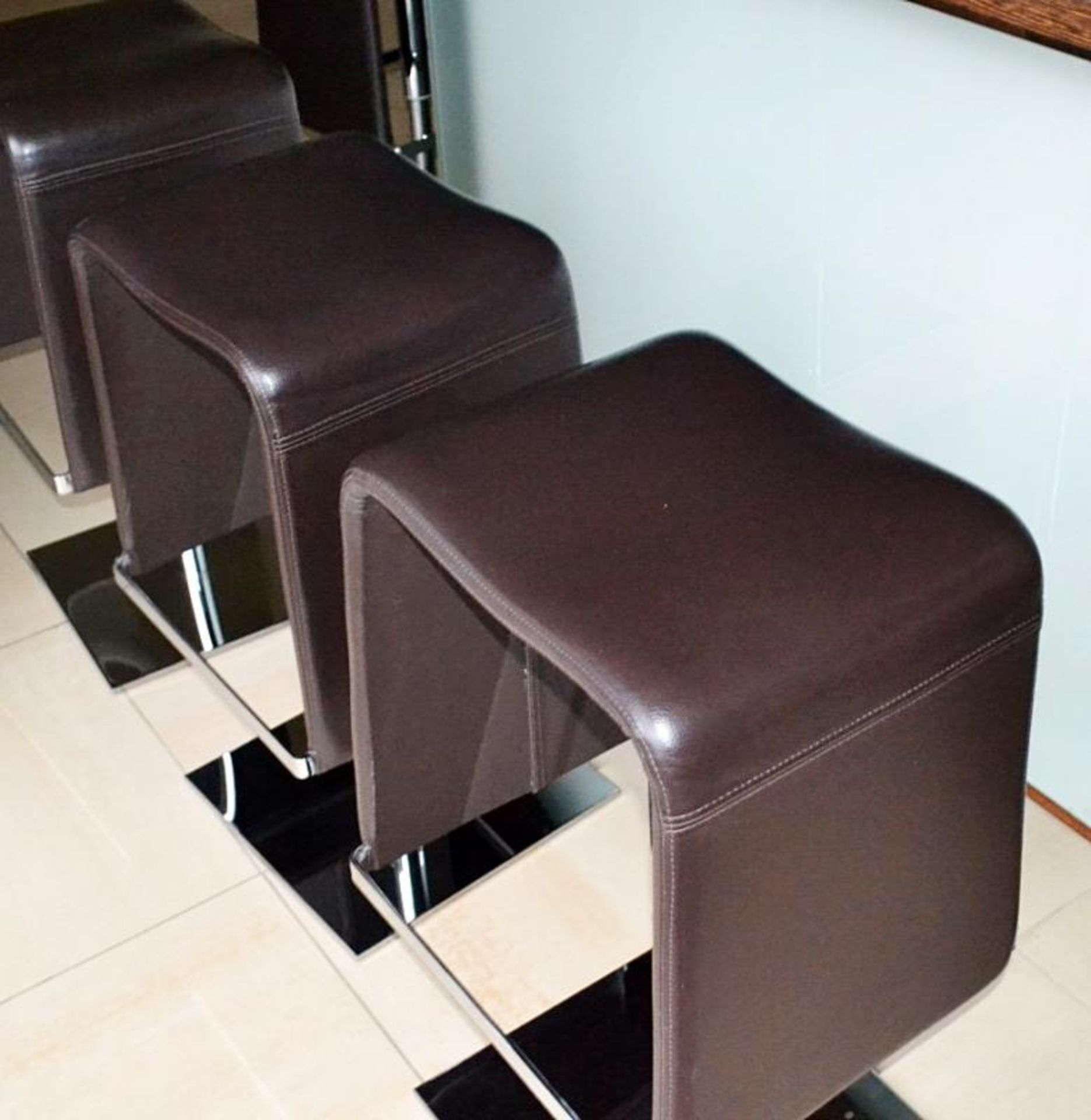 1 x Luxurious Porada &quot;BRANDO&quot; Gas Lift Genuine Leather Designer Stool - Dimensions:&nbsp;< - Image 4 of 5