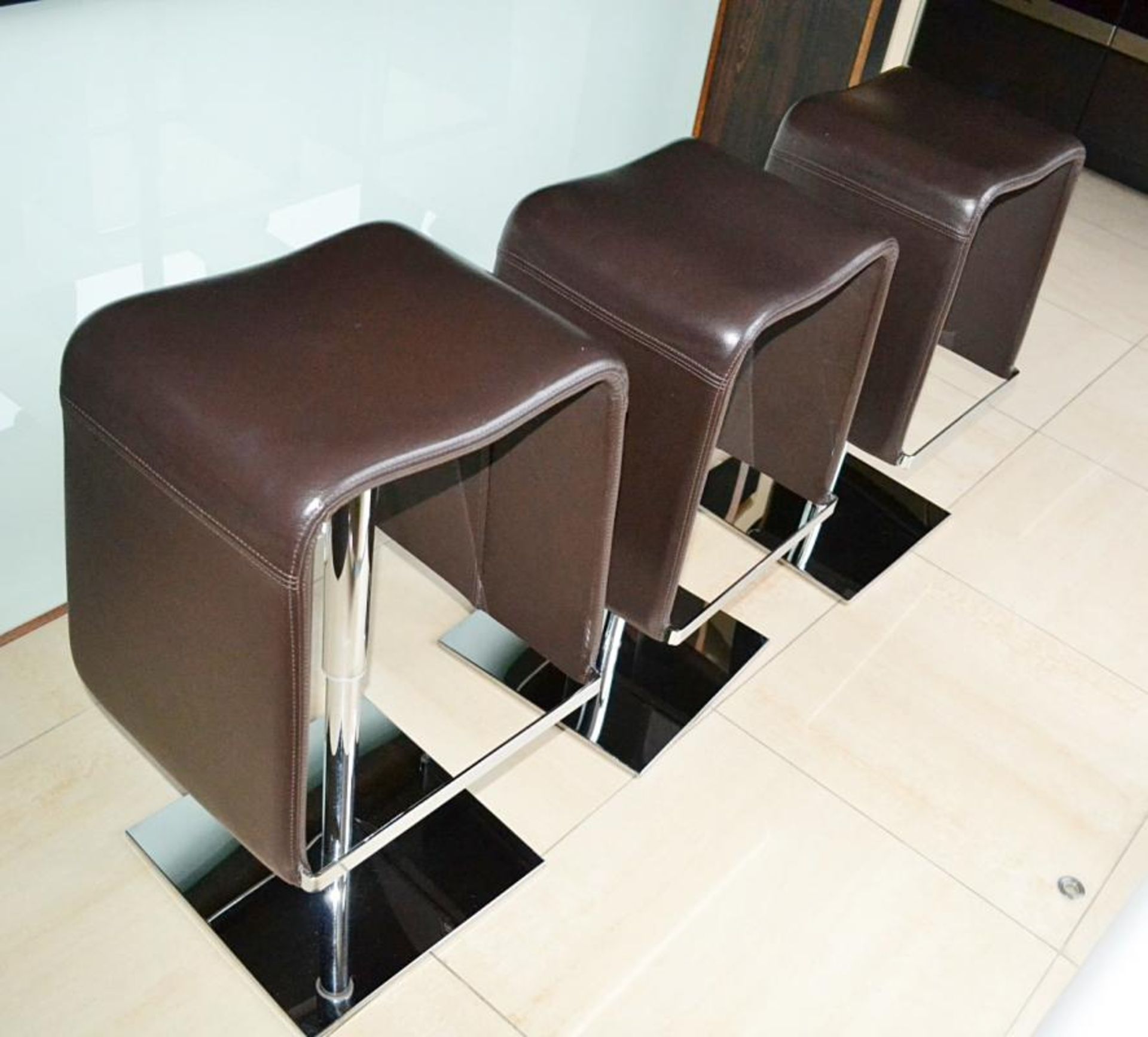 1 x Luxurious Porada "BRANDO" Gas Lift Genuine Leather Designer Stool - Dimensions: W46 x D41 x - Image 3 of 5