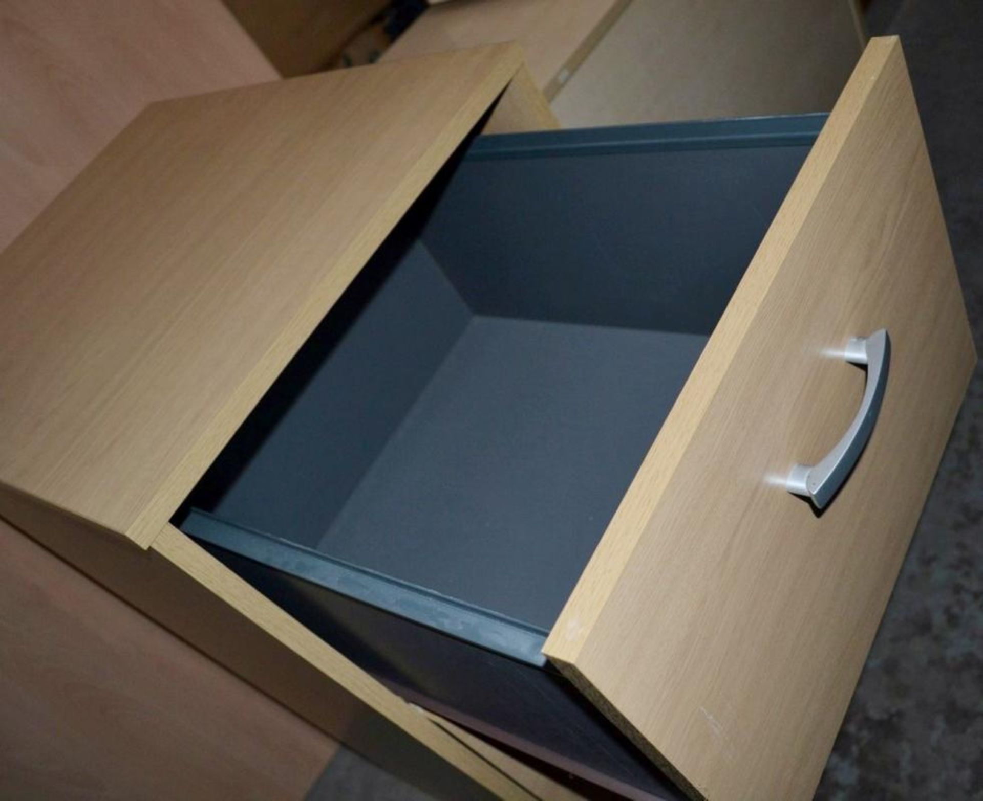 1 x 3-Door Lockable Filing Cabinet With Key - Dimensions: W48 x D60 x H102cm - Ref: MT939 - Very Goo - Image 4 of 5